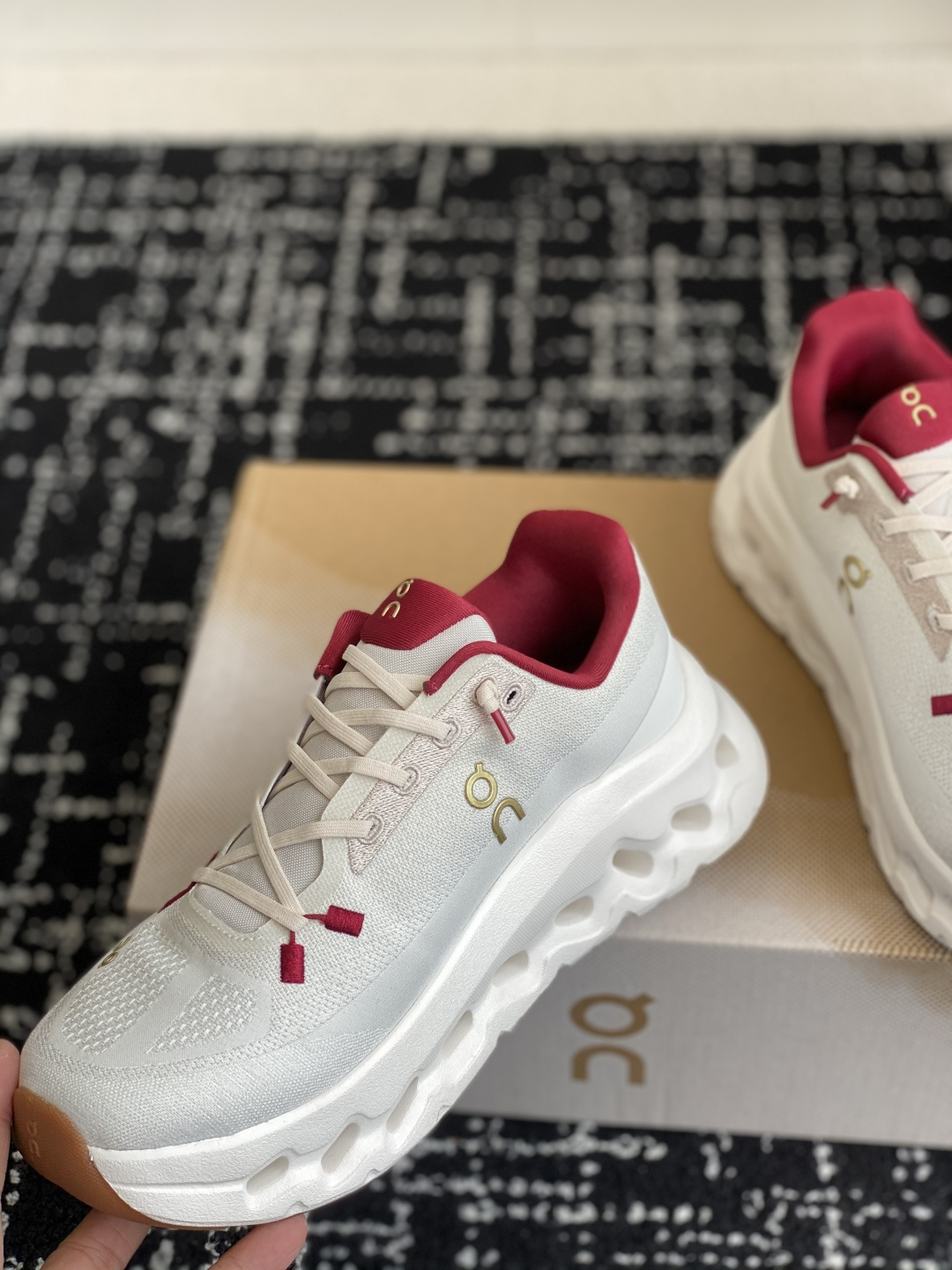 代购级
On 昂跑Cloudtilt 新品同步官网 透气编织网面 采用松紧带技术免系鞋带的轻量运动休闲鞋