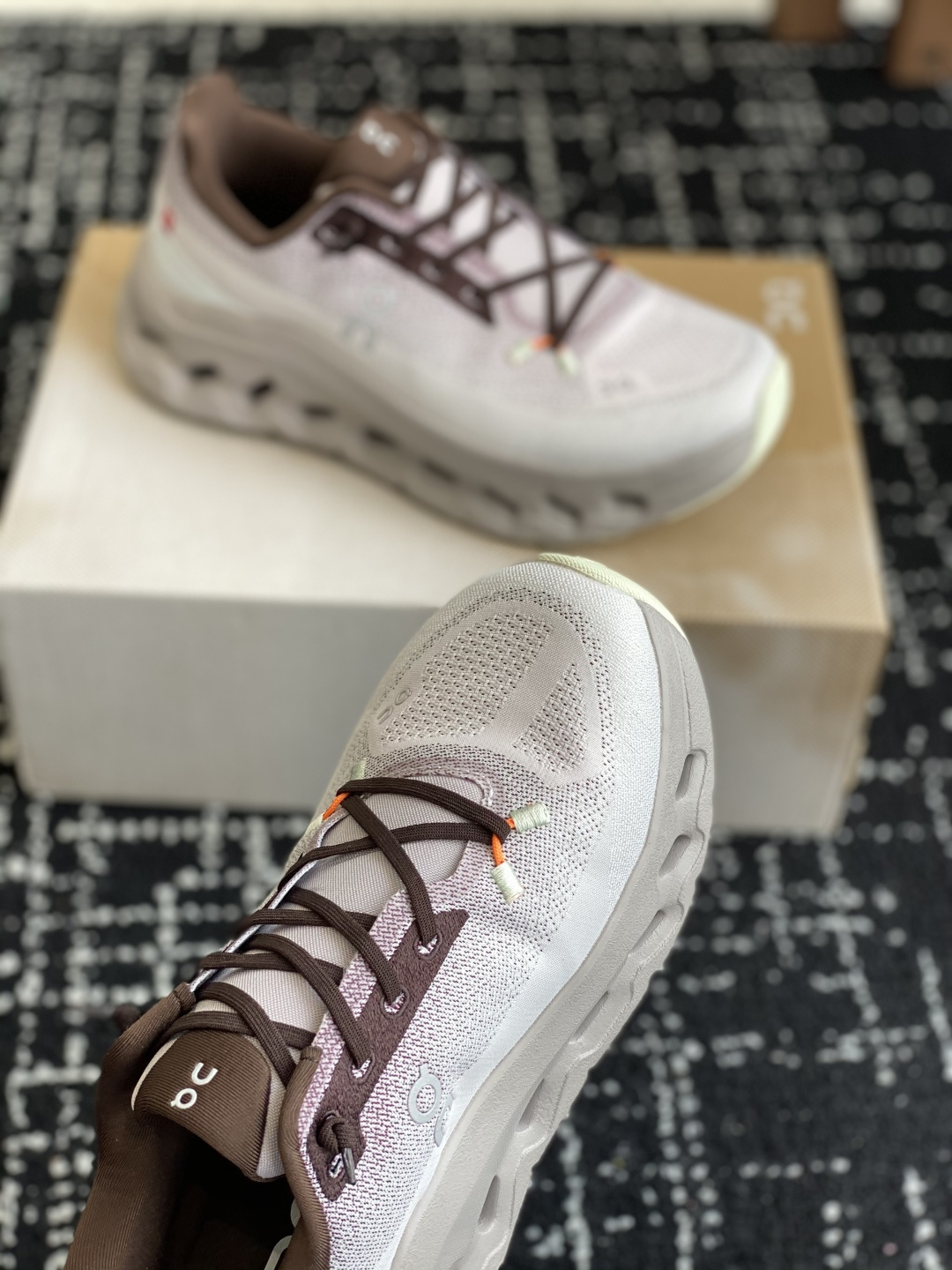 代购级
On 昂跑Cloudtilt 新品同步官网 透气编织网面 采用松紧带技术免系鞋带的轻量运动休闲鞋