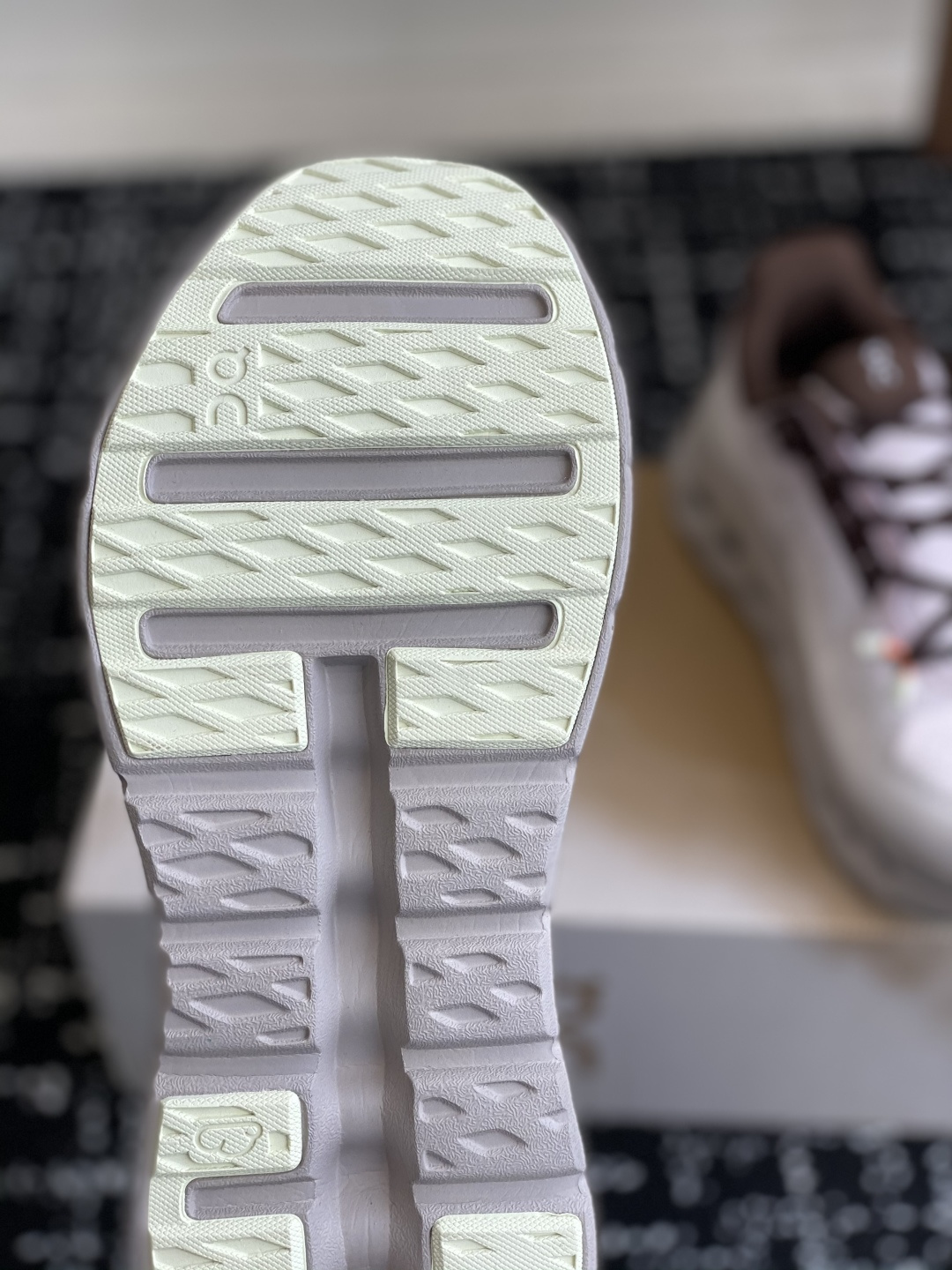 代购级
On 昂跑Cloudtilt 新品同步官网 透气编织网面 采用松紧带技术免系鞋带的轻量运动休闲鞋