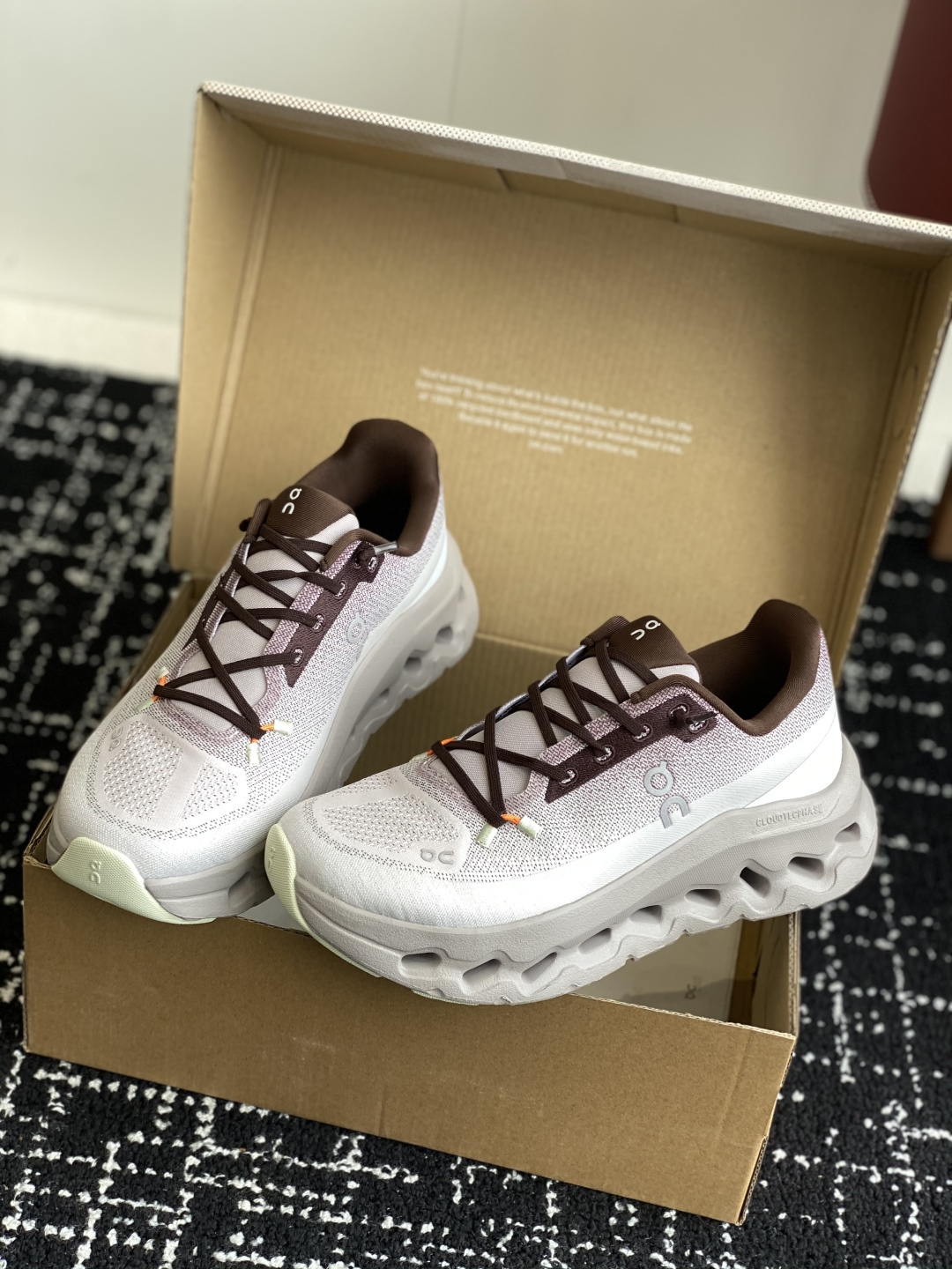 代购级
On 昂跑Cloudtilt 新品同步官网 透气编织网面 采用松紧带技术免系鞋带的轻量运动休闲鞋