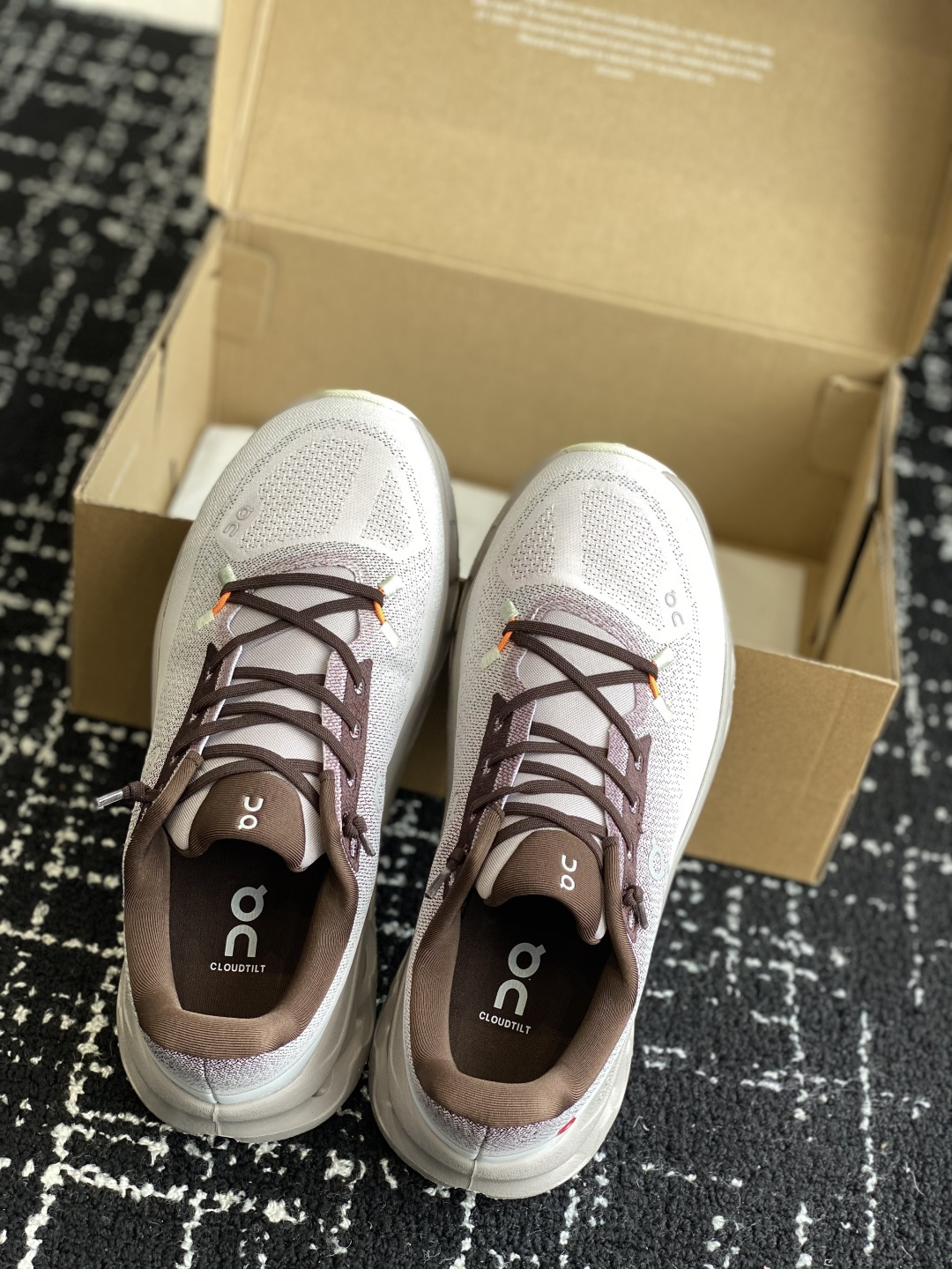 代购级
On 昂跑Cloudtilt 新品同步官网 透气编织网面 采用松紧带技术免系鞋带的轻量运动休闲鞋