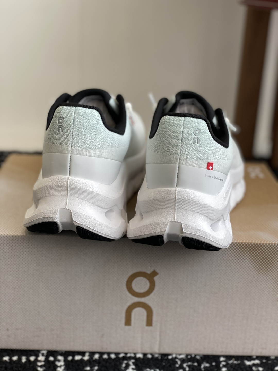 代购级
On 昂跑Cloudtilt 新品同步官网 透气编织网面 采用松紧带技术免系鞋带的轻量运动休闲鞋