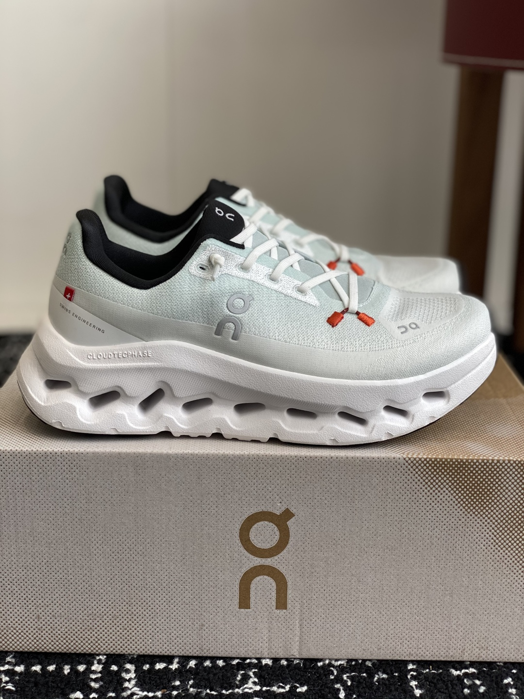 代购级
On 昂跑Cloudtilt 新品同步官网 透气编织网面 采用松紧带技术免系鞋带的轻量运动休闲鞋