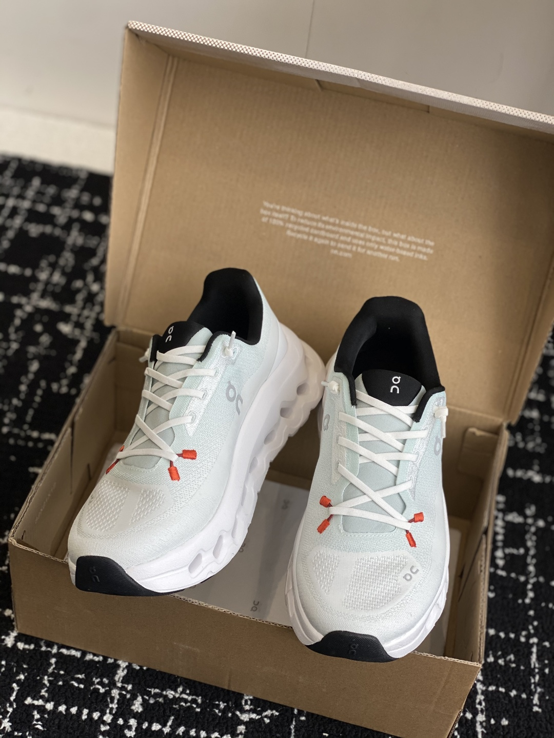 代购级
On 昂跑Cloudtilt 新品同步官网 透气编织网面 采用松紧带技术免系鞋带的轻量运动休闲鞋