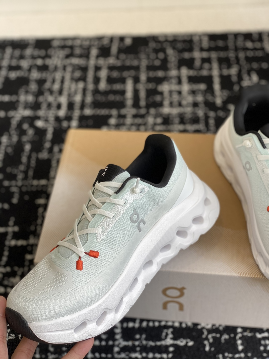 代购级
On 昂跑Cloudtilt 新品同步官网 透气编织网面 采用松紧带技术免系鞋带的轻量运动休闲鞋