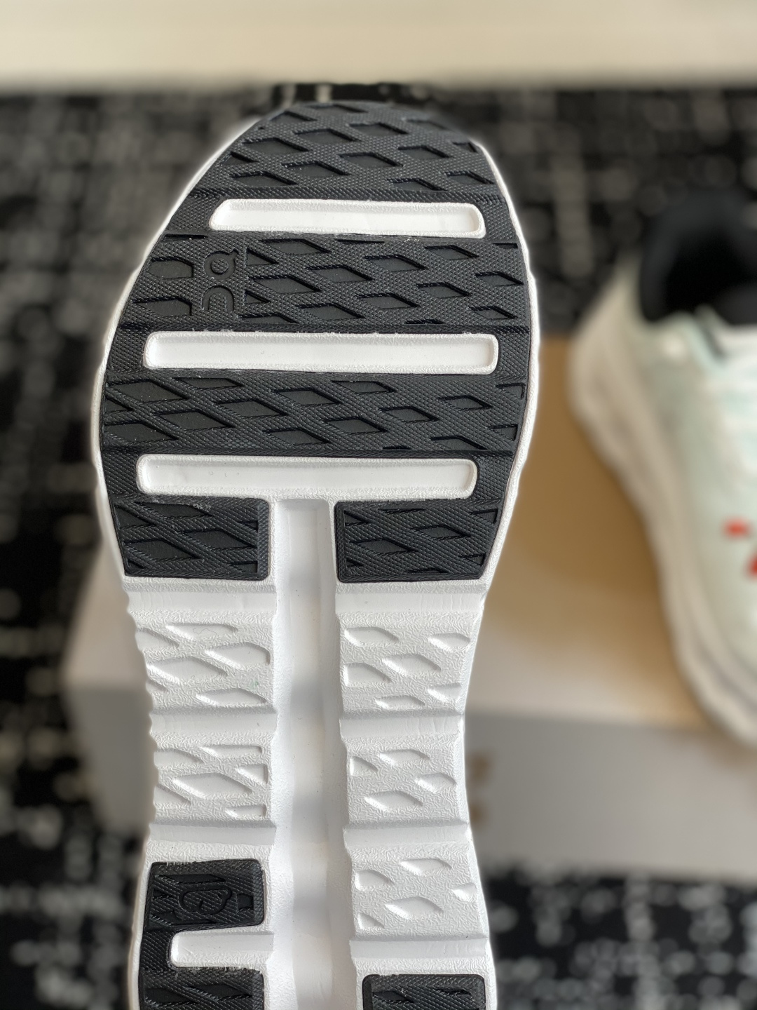 代购级
On 昂跑Cloudtilt 新品同步官网 透气编织网面 采用松紧带技术免系鞋带的轻量运动休闲鞋