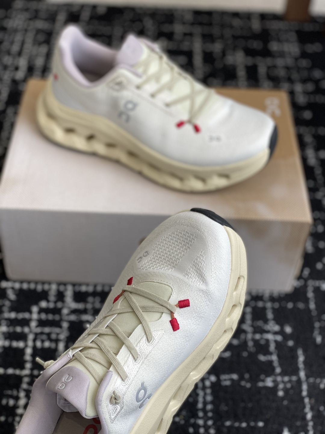 代购级
On 昂跑Cloudtilt 新品同步官网 透气编织网面 采用松紧带技术免系鞋带的轻量运动休闲鞋