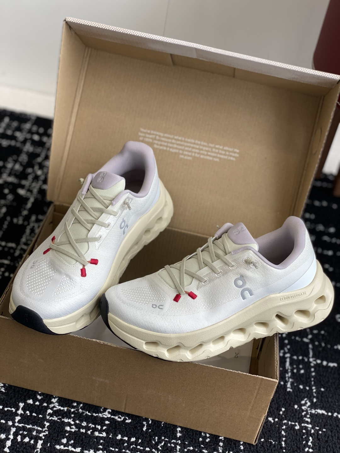 代购级
On 昂跑Cloudtilt 新品同步官网 透气编织网面 采用松紧带技术免系鞋带的轻量运动休闲鞋