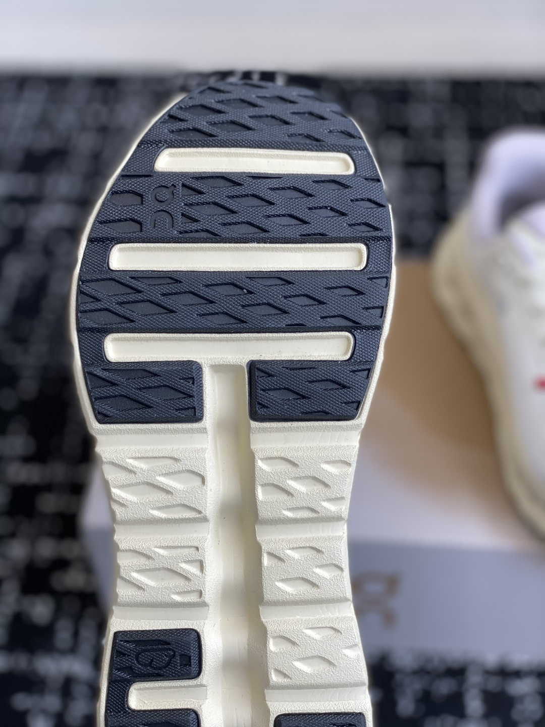 代购级
On 昂跑Cloudtilt 新品同步官网 透气编织网面 采用松紧带技术免系鞋带的轻量运动休闲鞋