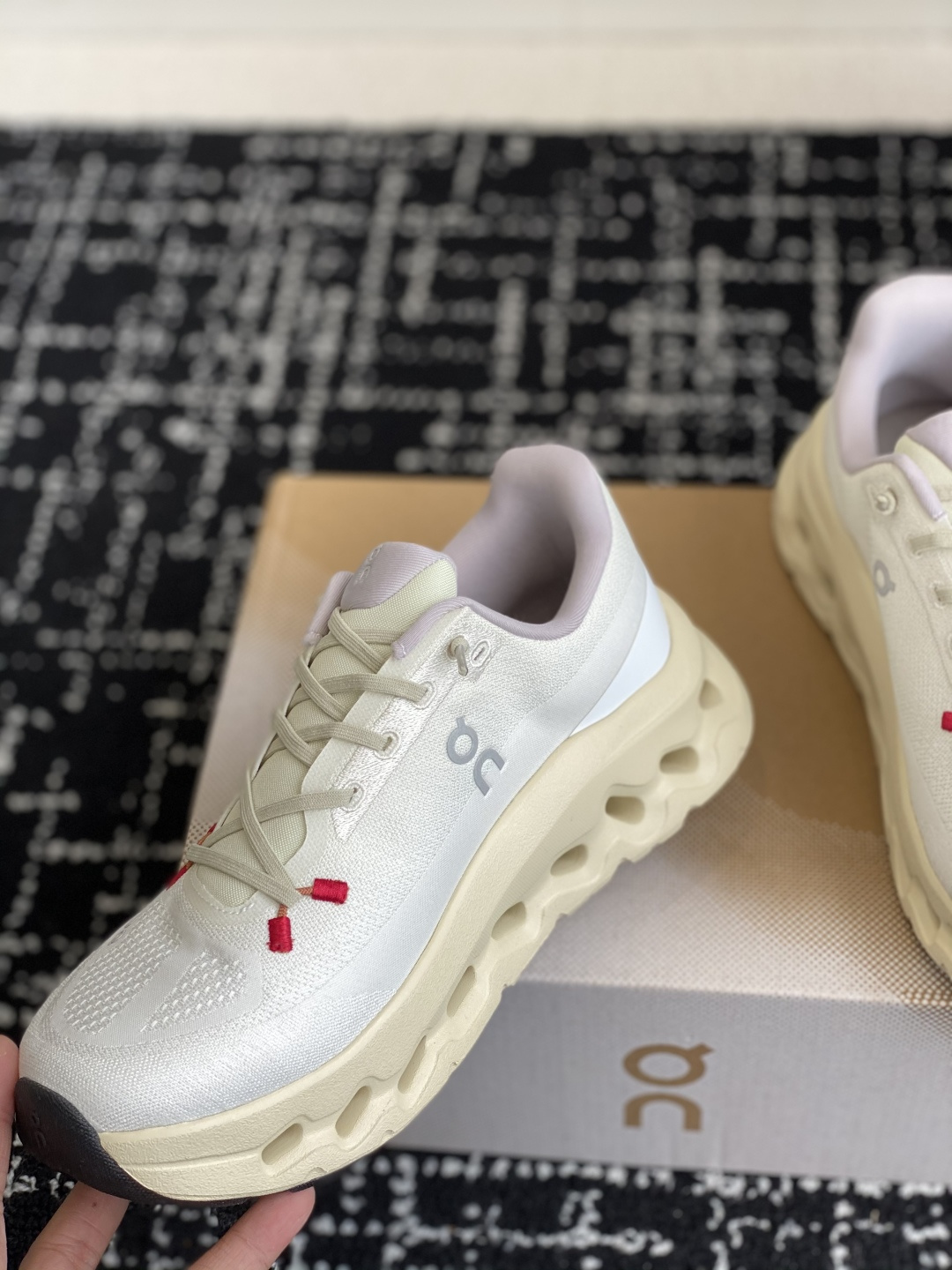 代购级
On 昂跑Cloudtilt 新品同步官网 透气编织网面 采用松紧带技术免系鞋带的轻量运动休闲鞋