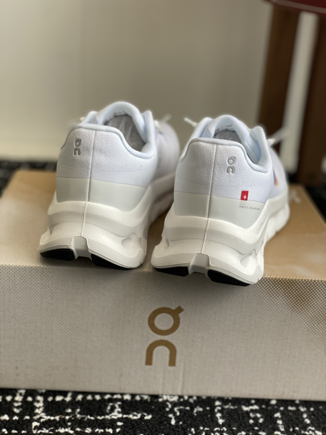 代购级
On 昂跑Cloudtilt 新品同步官网 透气编织网面 采用松紧带技术免系鞋带的轻量运动休闲鞋