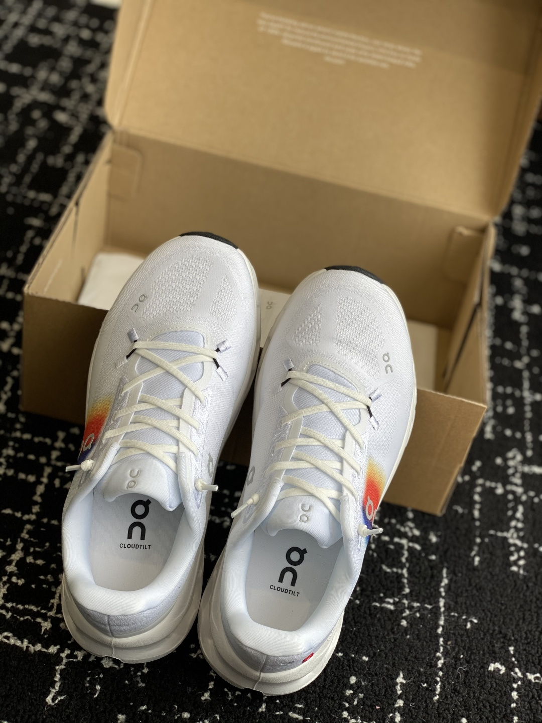 代购级
On 昂跑Cloudtilt 新品同步官网 透气编织网面 采用松紧带技术免系鞋带的轻量运动休闲鞋