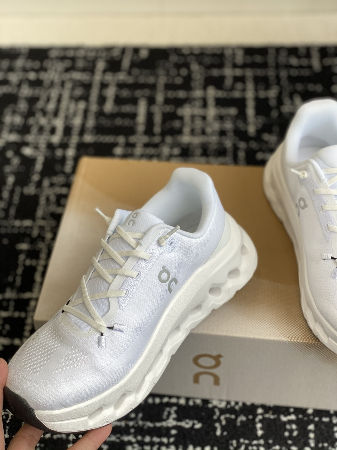 代购级
On 昂跑Cloudtilt 新品同步官网 透气编织网面 采用松紧带技术免系鞋带的轻量运动休闲鞋