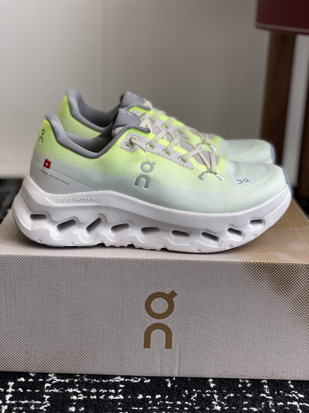 代购级
On 昂跑Cloudtilt 新品同步官网 透气编织网面 采用松紧带技术免系鞋带的轻量运动休闲鞋