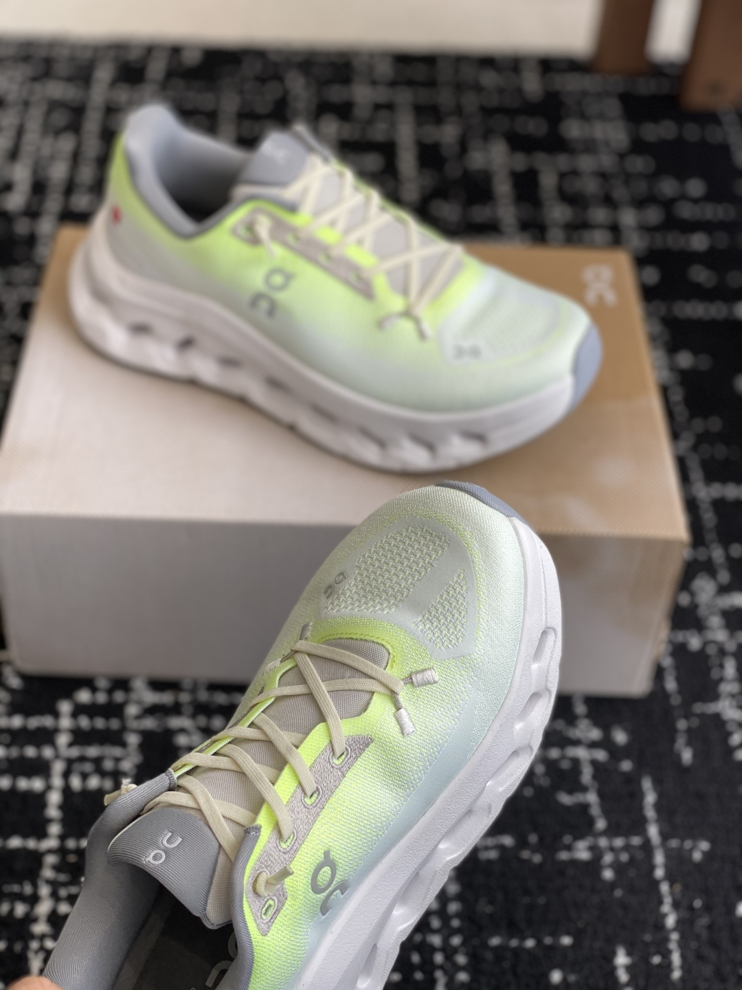 代购级
On 昂跑Cloudtilt 新品同步官网 透气编织网面 采用松紧带技术免系鞋带的轻量运动休闲鞋