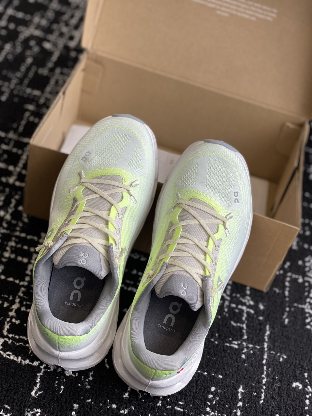 代购级
On 昂跑Cloudtilt 新品同步官网 透气编织网面 采用松紧带技术免系鞋带的轻量运动休闲鞋