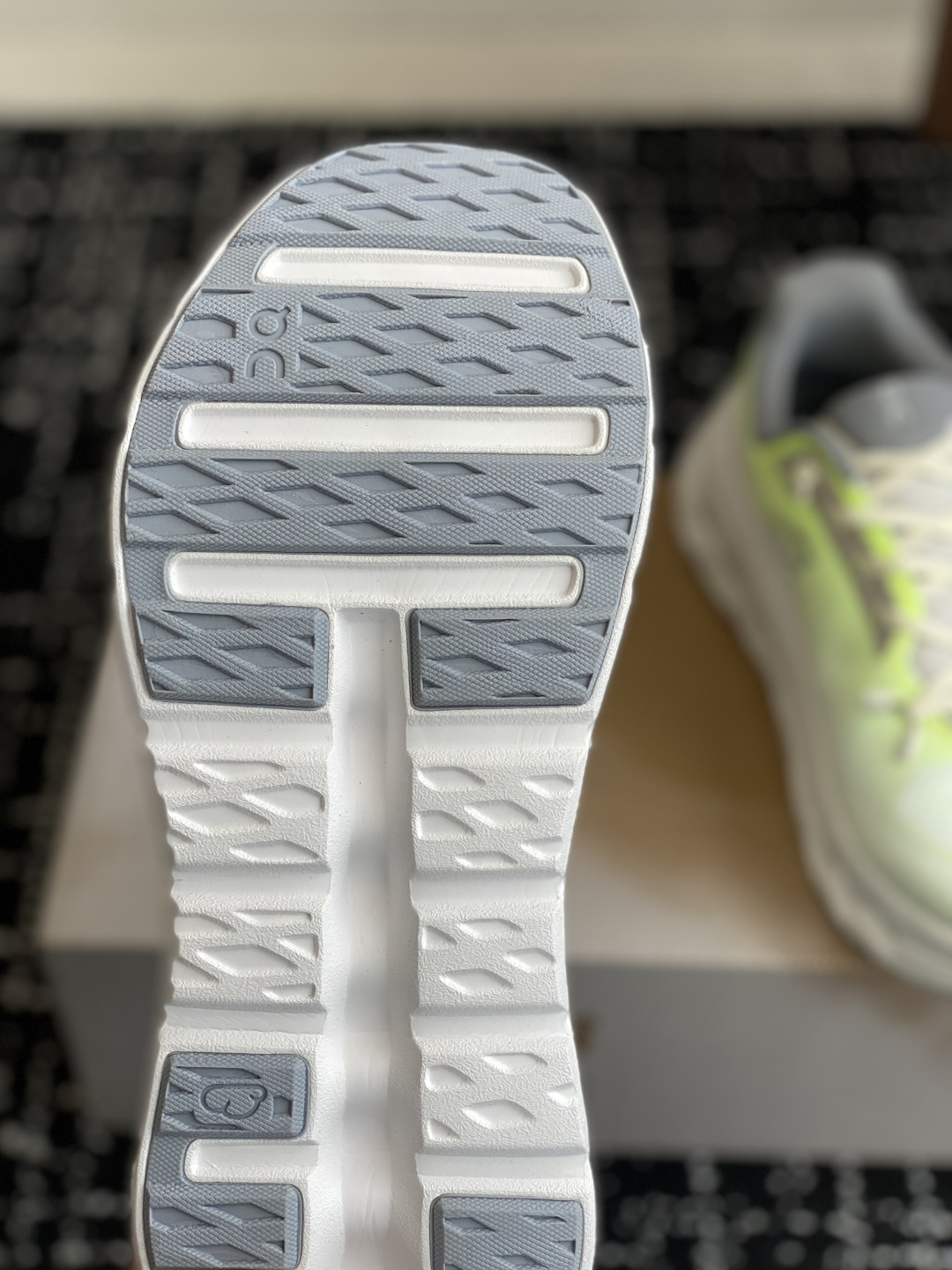 代购级
On 昂跑Cloudtilt 新品同步官网 透气编织网面 采用松紧带技术免系鞋带的轻量运动休闲鞋