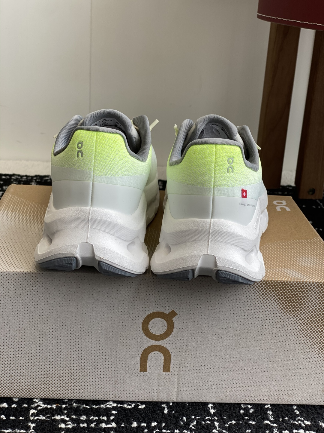 代购级
On 昂跑Cloudtilt 新品同步官网 透气编织网面 采用松紧带技术免系鞋带的轻量运动休闲鞋