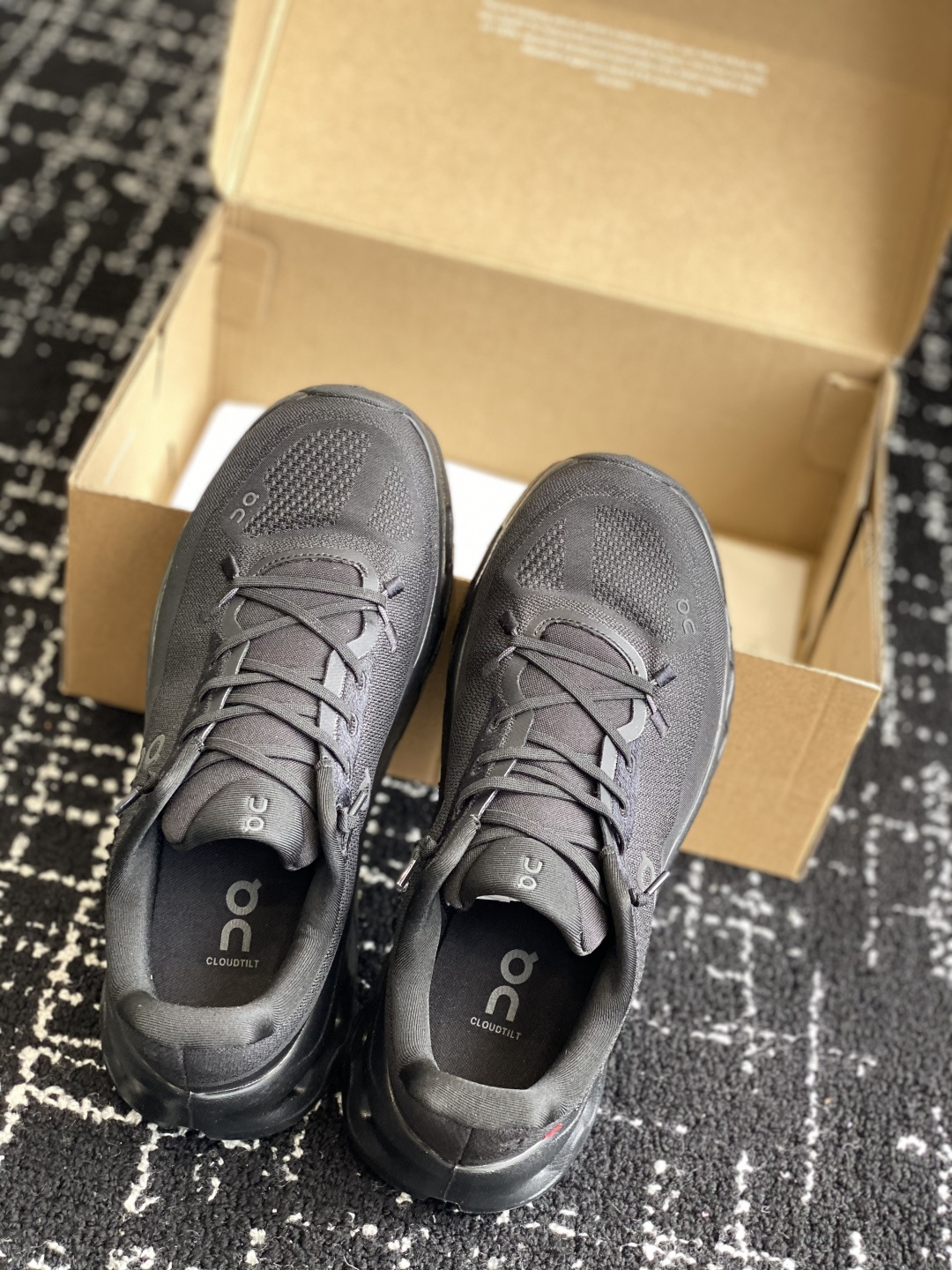 代购级
On 昂跑Cloudtilt 新品同步官网 透气编织网面 采用松紧带技术免系鞋带的轻量运动休闲鞋