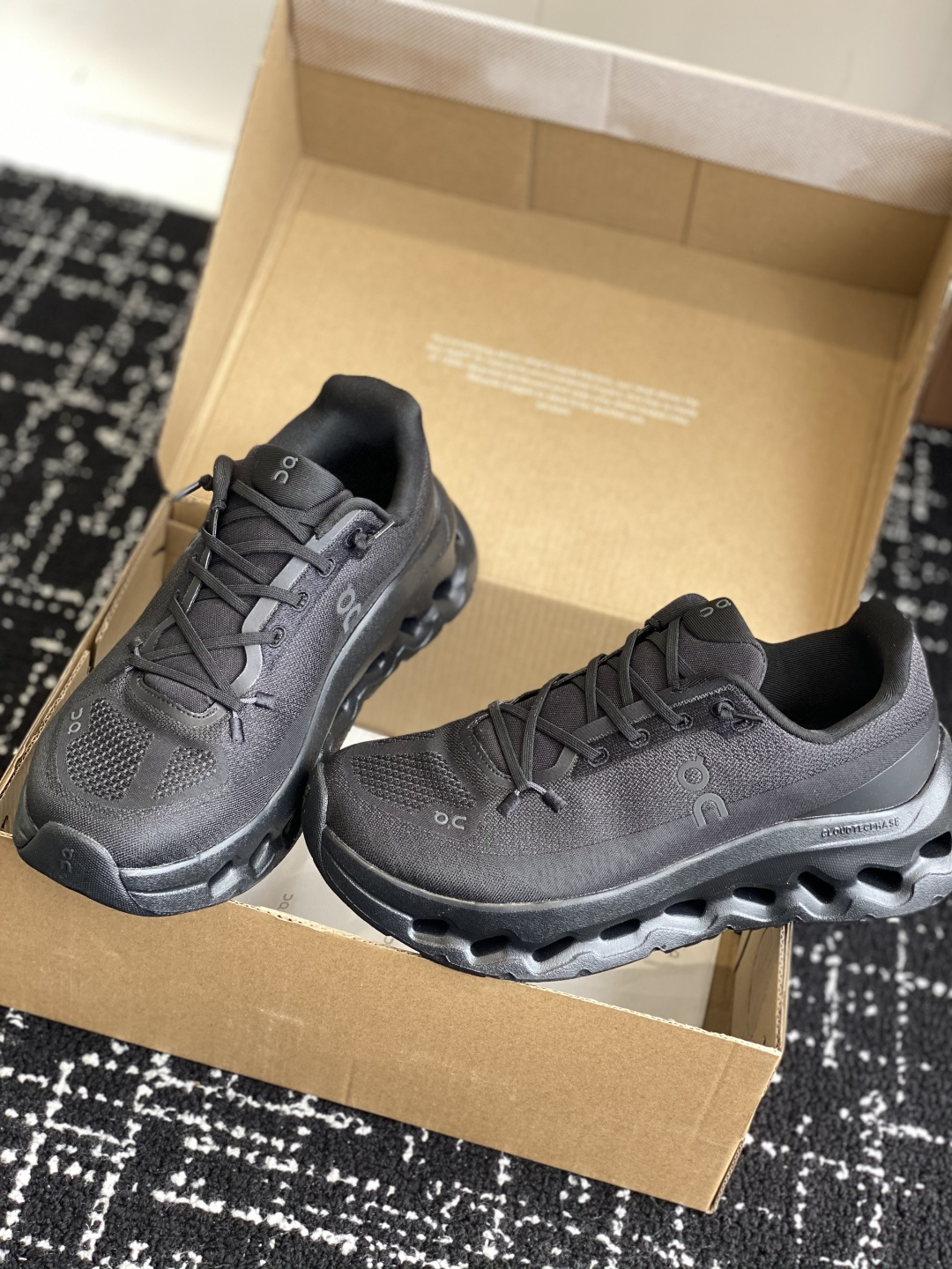 代购级
On 昂跑Cloudtilt 新品同步官网 透气编织网面 采用松紧带技术免系鞋带的轻量运动休闲鞋