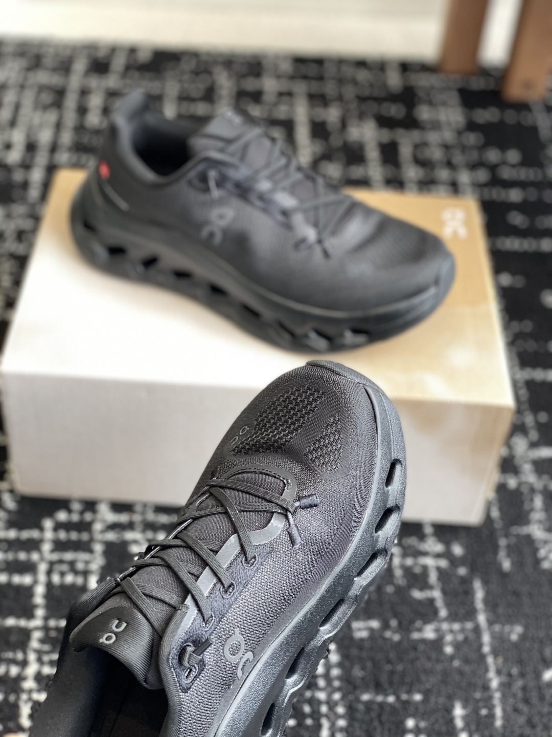 代购级
On 昂跑Cloudtilt 新品同步官网 透气编织网面 采用松紧带技术免系鞋带的轻量运动休闲鞋