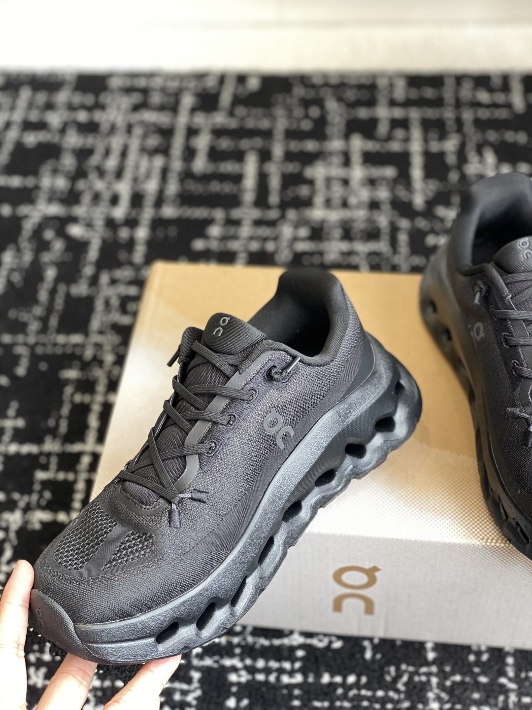 代购级
On 昂跑Cloudtilt 新品同步官网 透气编织网面 采用松紧带技术免系鞋带的轻量运动休闲鞋