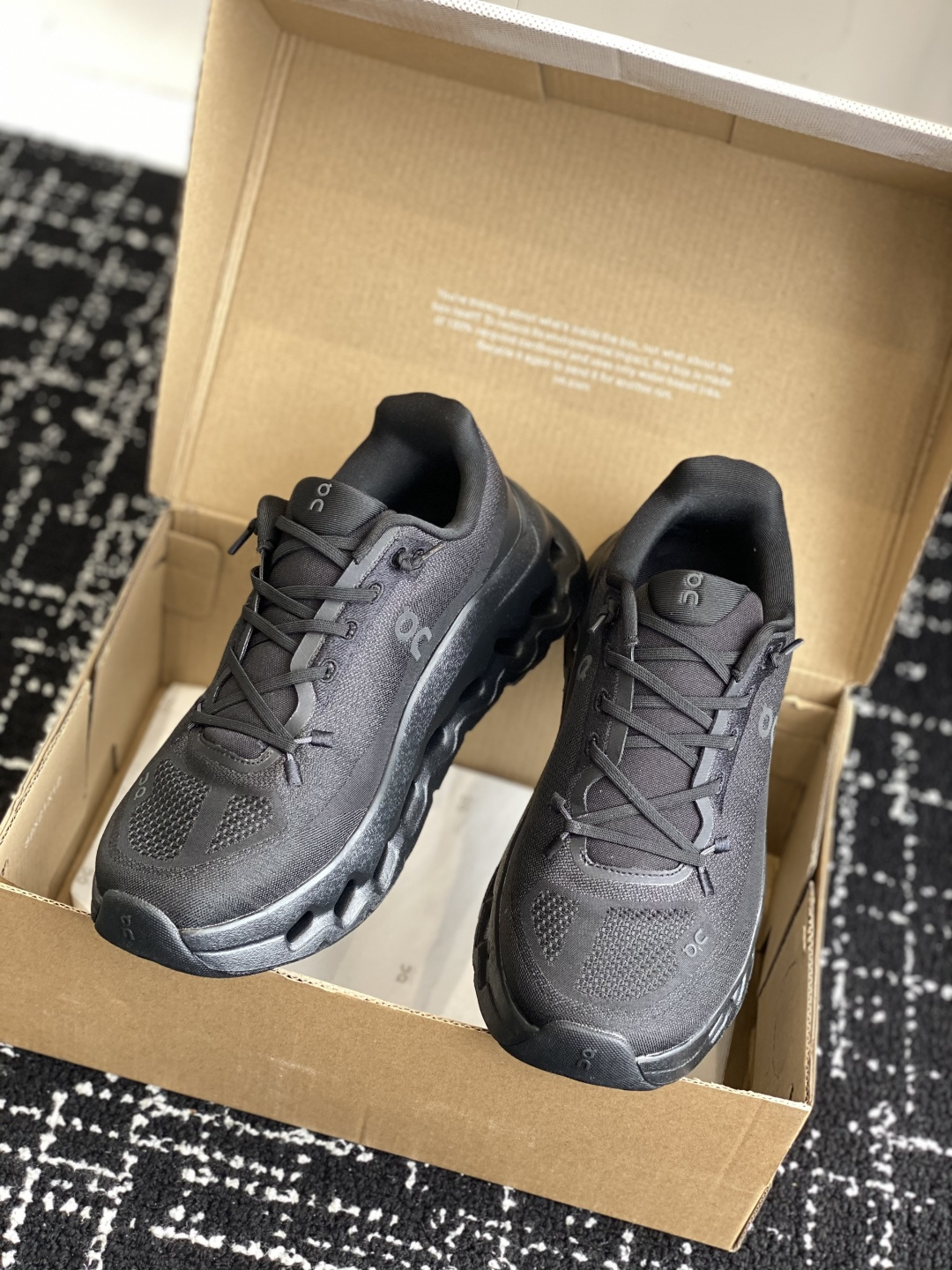 代购级
On 昂跑Cloudtilt 新品同步官网 透气编织网面 采用松紧带技术免系鞋带的轻量运动休闲鞋