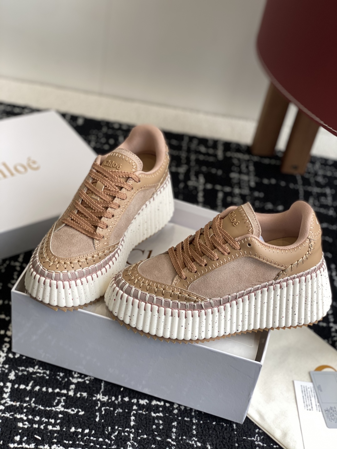 代购级
Chloe  克洛伊/蔻依 25ss 春夏季季新款 厚底小白鞋 休闲鞋

原版鞋底，全手工穿线，