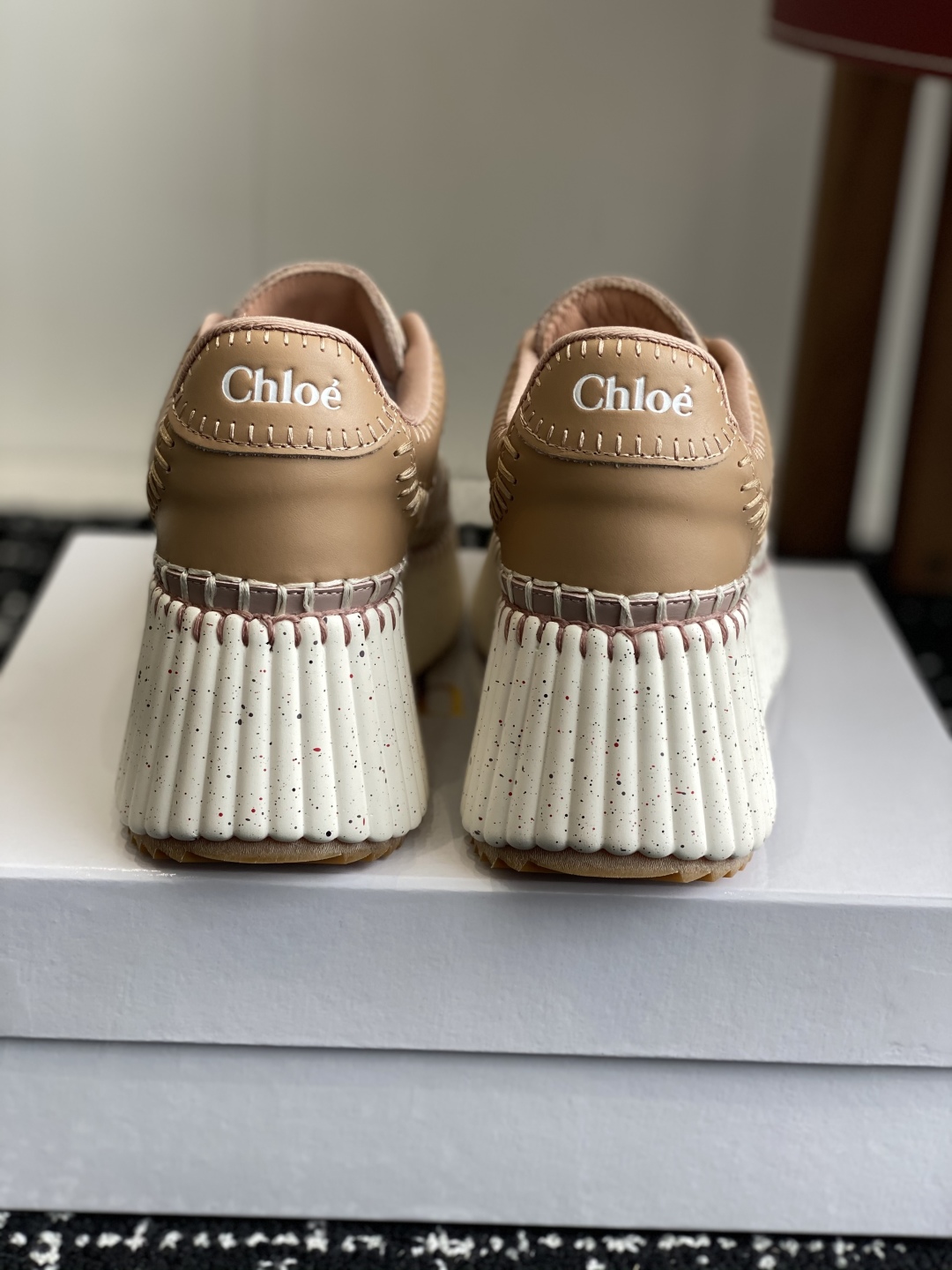 代购级
Chloe  克洛伊/蔻依 25ss 春夏季季新款 厚底小白鞋 休闲鞋

原版鞋底，全手工穿线，