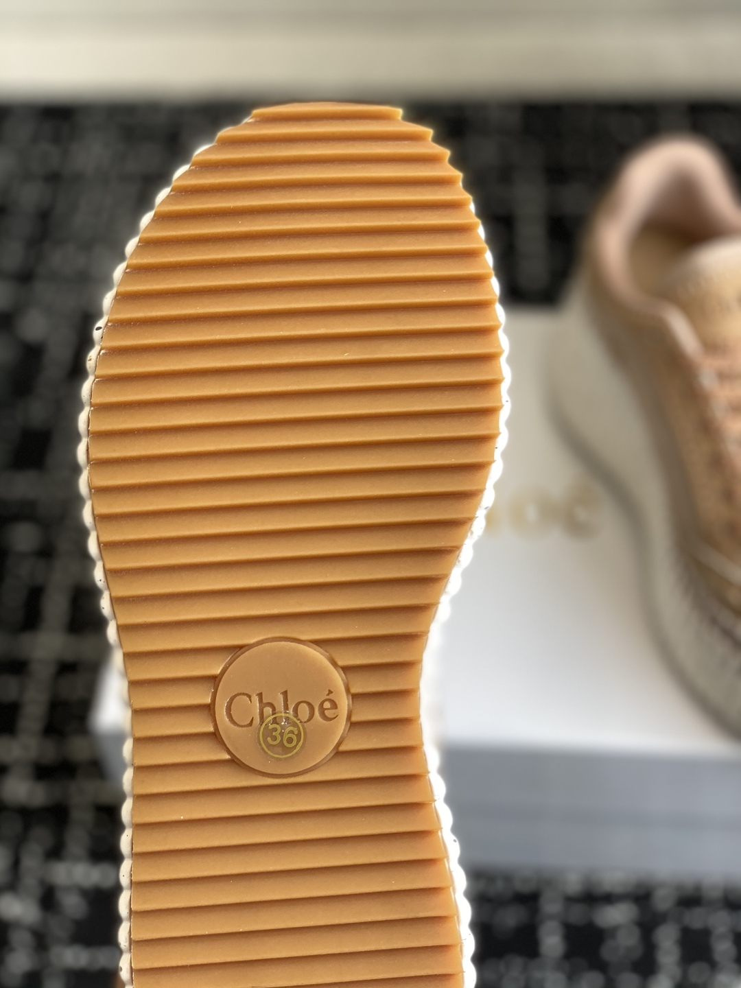 代购级
Chloe  克洛伊/蔻依 25ss 春夏季季新款 厚底小白鞋 休闲鞋

原版鞋底，全手工穿线，