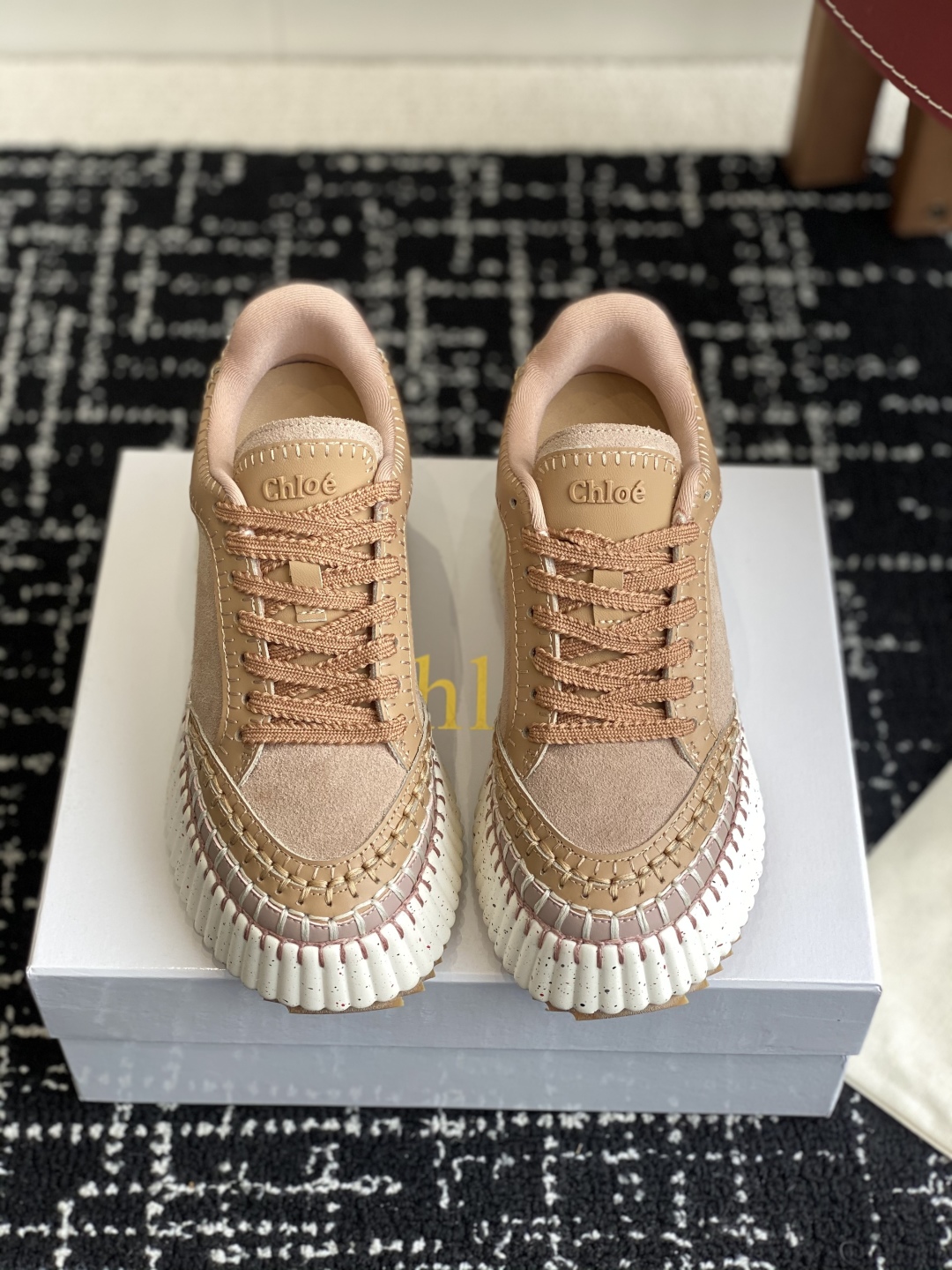 代购级
Chloe  克洛伊/蔻依 25ss 春夏季季新款 厚底小白鞋 休闲鞋

原版鞋底，全手工穿线，