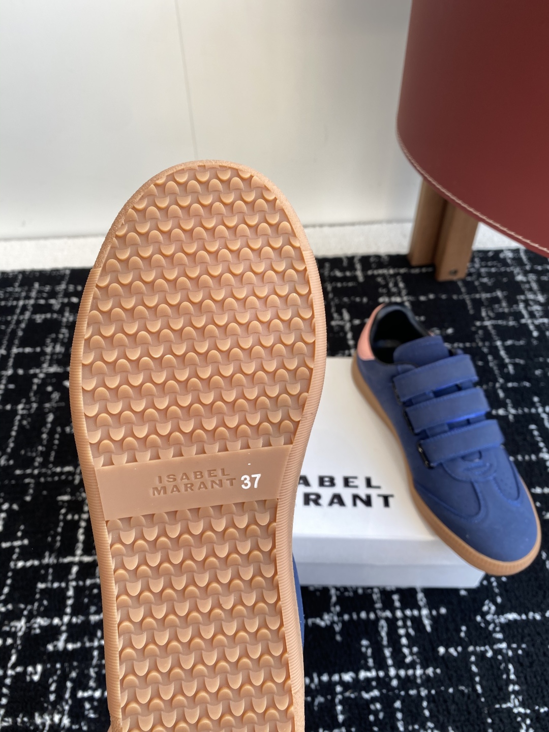 代购级
ISABEL.MARANT 伊莎贝尔·玛兰 25ss 新款魔术贴德训鞋

以打破常规的不羁风格展