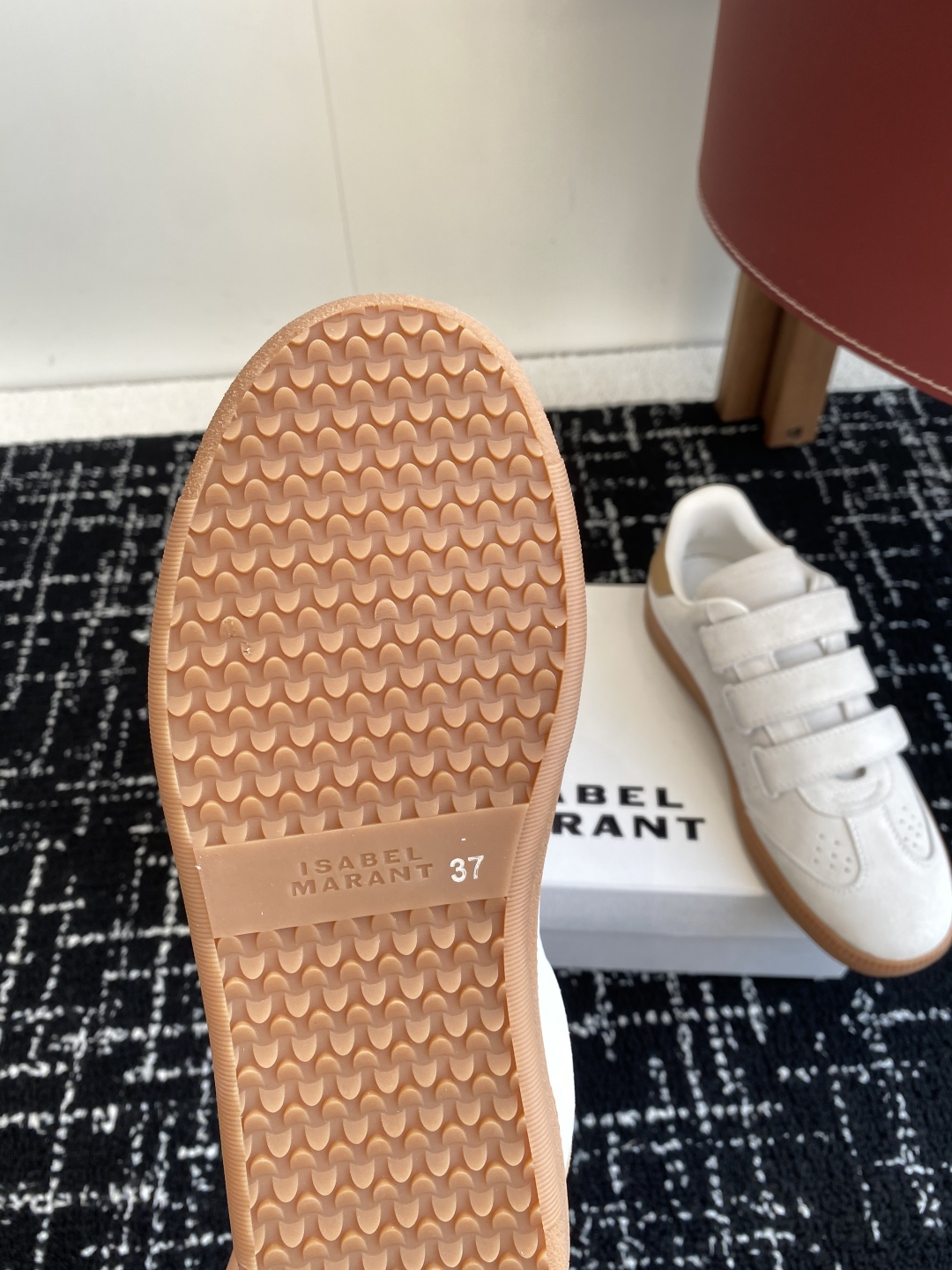 代购级
ISABEL.MARANT 伊莎贝尔·玛兰 25ss 新款魔术贴德训鞋

以打破常规的不羁风格展