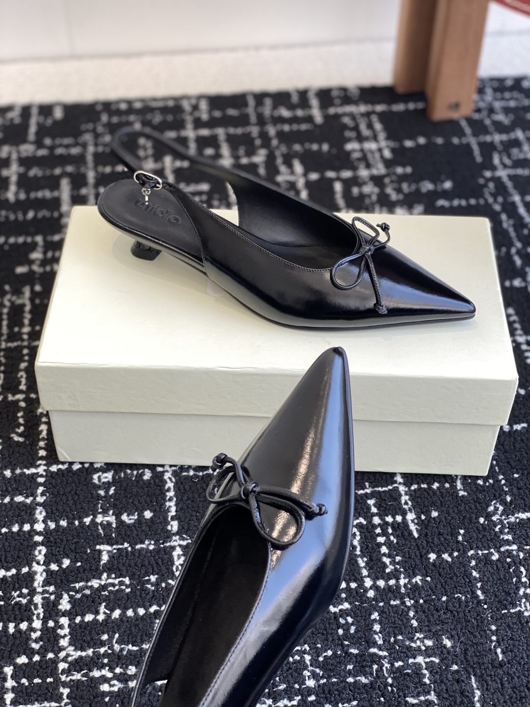 代购级
unfolio 25ss 早春新款绝美尖头跟鞋 时尚界久违的极简之美

经典时尚配色 毫不费力的