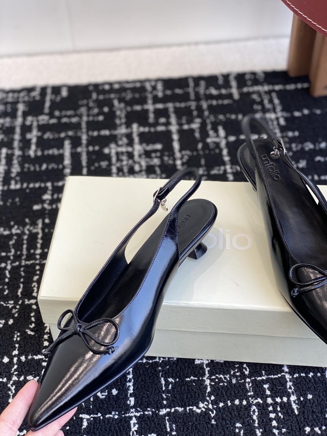 代购级
unfolio 25ss 早春新款绝美尖头跟鞋 时尚界久违的极简之美

经典时尚配色 毫不费力的