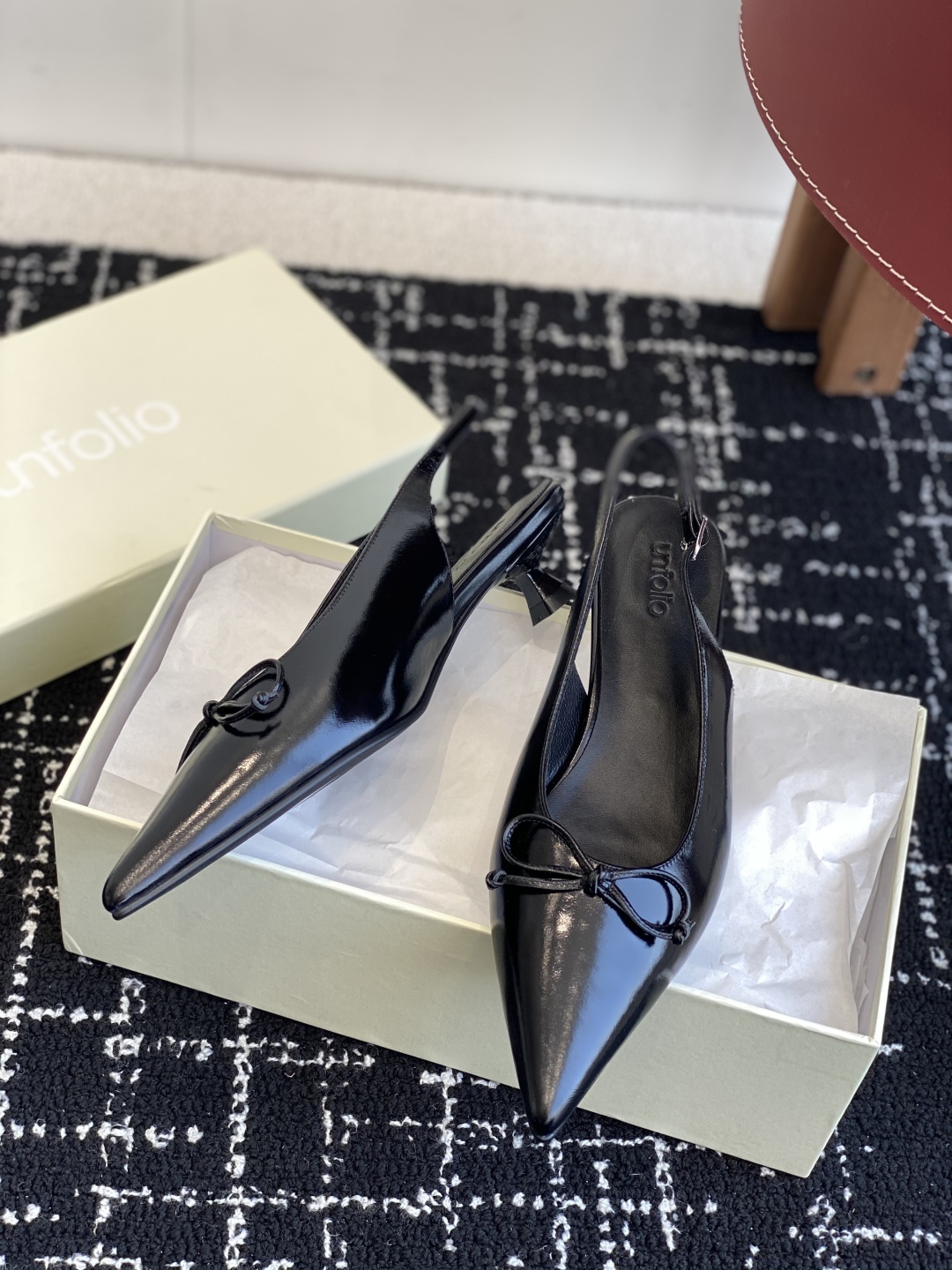 代购级
unfolio 25ss 早春新款绝美尖头跟鞋 时尚界久违的极简之美

经典时尚配色 毫不费力的