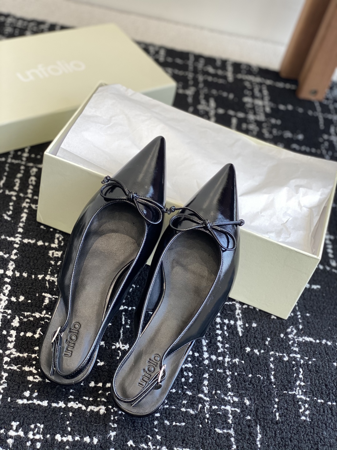 代购级
unfolio 25ss 早春新款绝美尖头跟鞋 时尚界久违的极简之美

经典时尚配色 毫不费力的