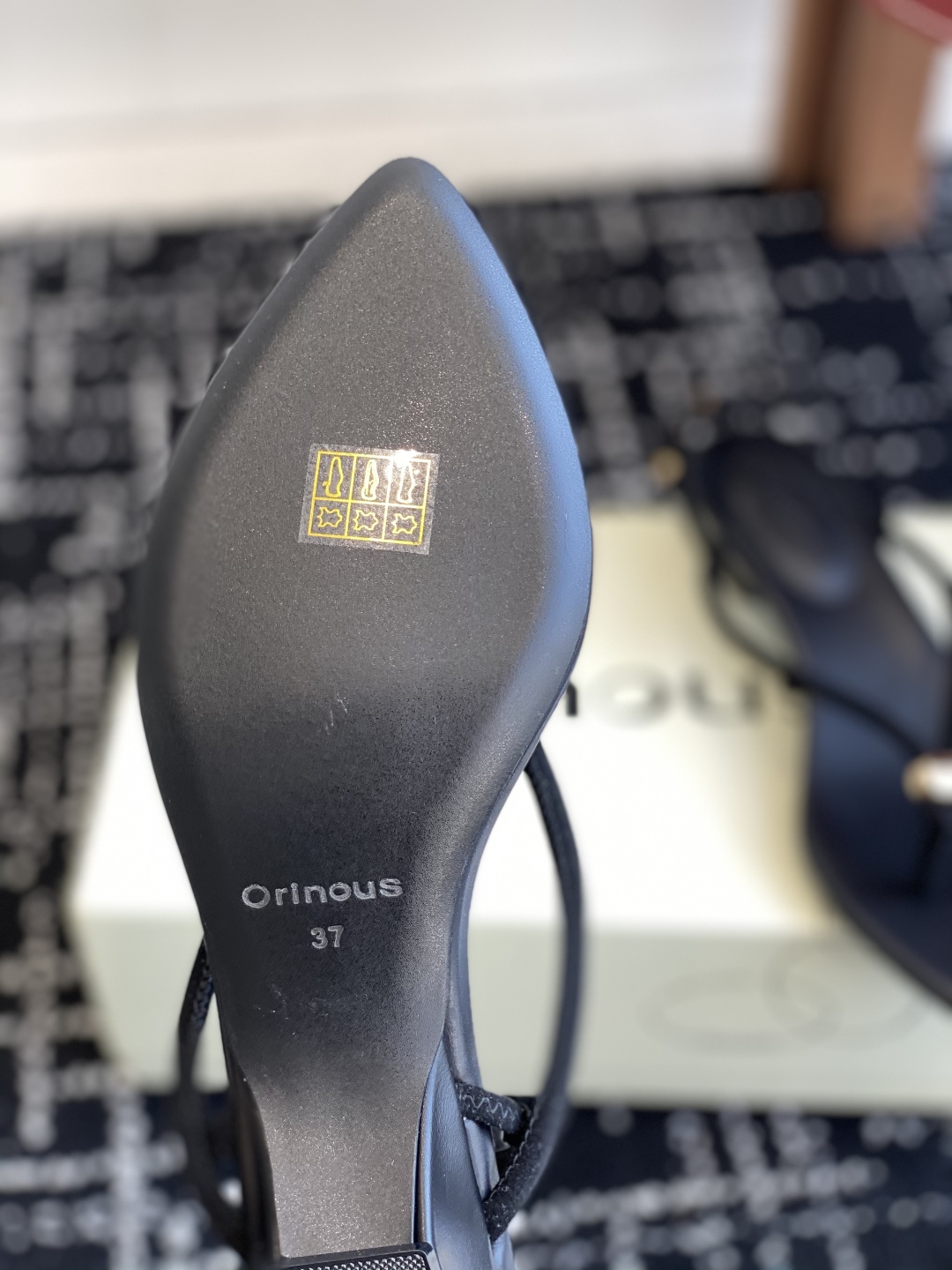 代购级
Orinous  25ss 早春新款绝美尖头夹脚凉鞋 时尚界久违的极简之美

经典时尚配色 毫不