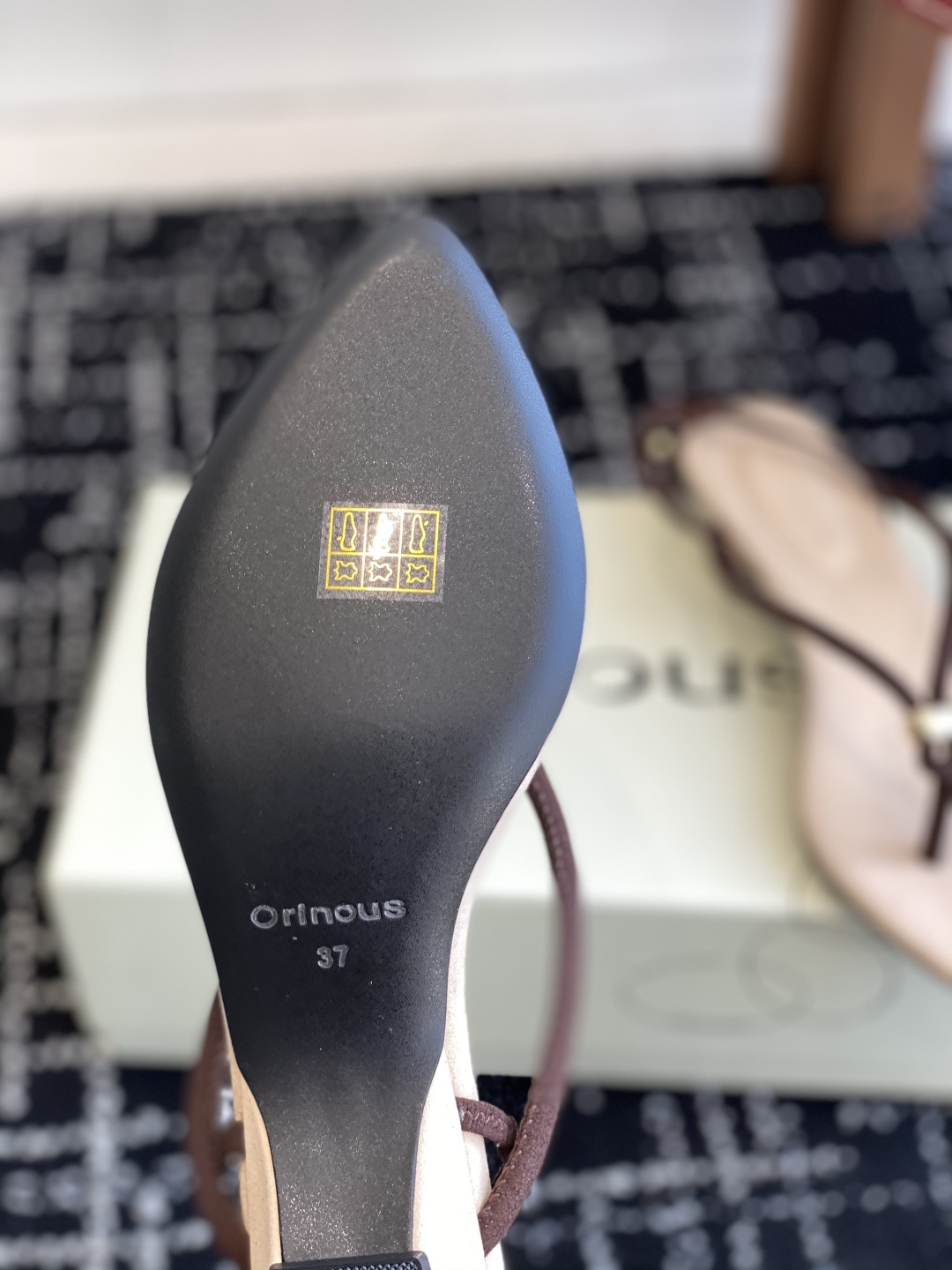 代购级
Orinous  25ss 早春新款绝美尖头夹脚凉鞋 时尚界久违的极简之美

经典时尚配色 毫不