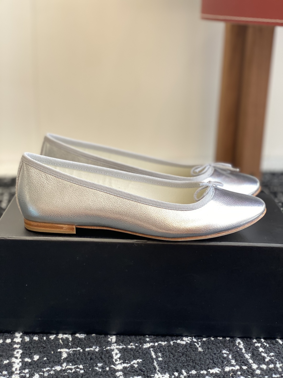 代购级
Repetto 25ss 春夏 平底芭蕾舞鞋 单鞋

鞋头和鞋垫里面 上脚脚感舒适显瘦 配啥啥好