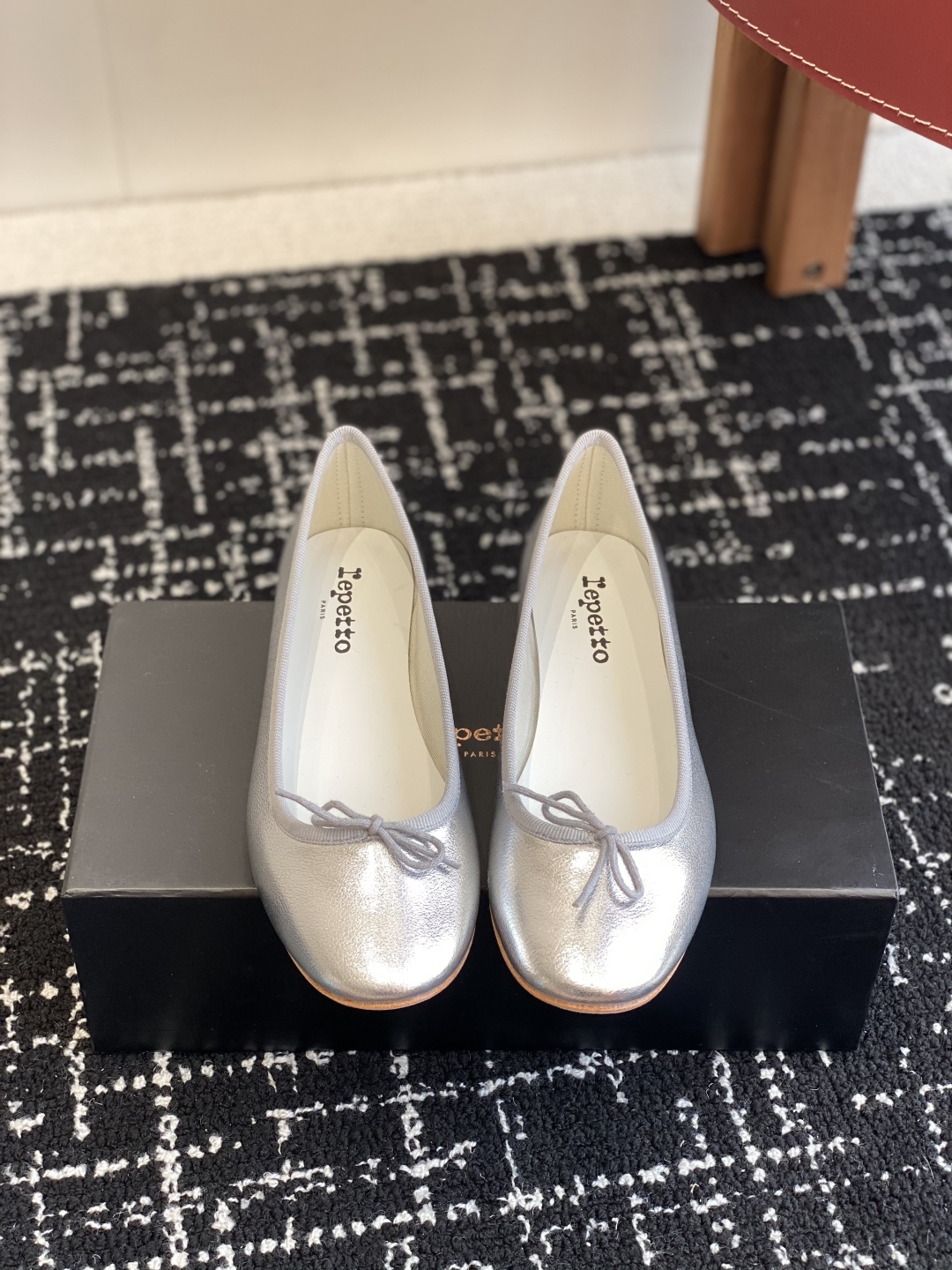 代购级
Repetto 25ss 春夏 平底芭蕾舞鞋 单鞋

鞋头和鞋垫里面 上脚脚感舒适显瘦 配啥啥好