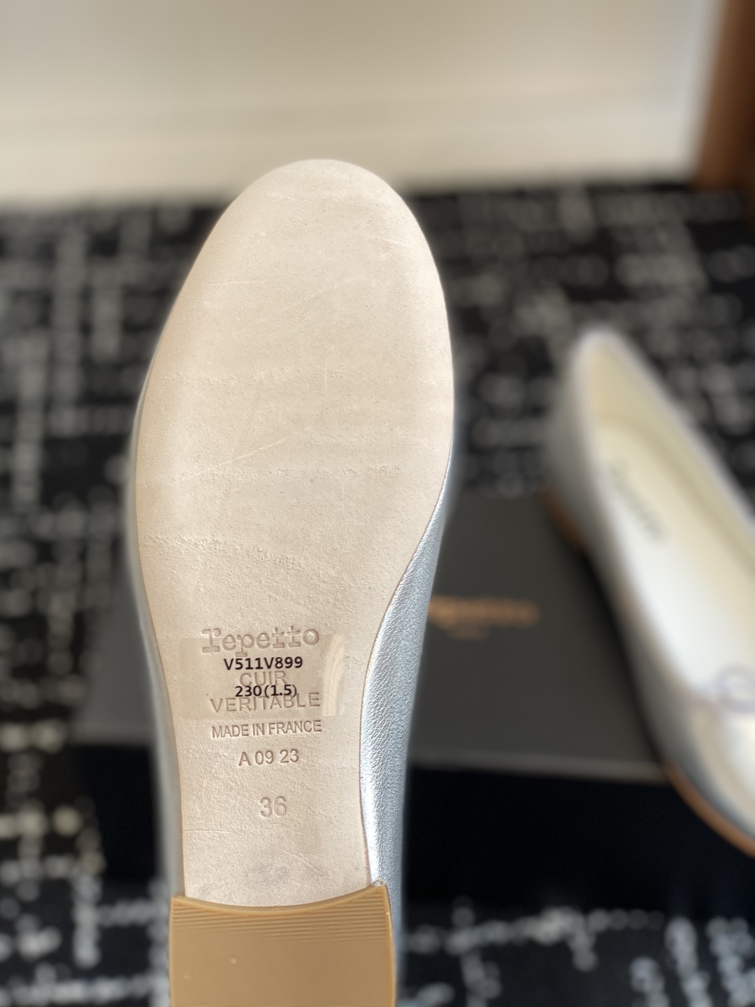 代购级
Repetto 25ss 春夏 平底芭蕾舞鞋 单鞋

鞋头和鞋垫里面 上脚脚感舒适显瘦 配啥啥好