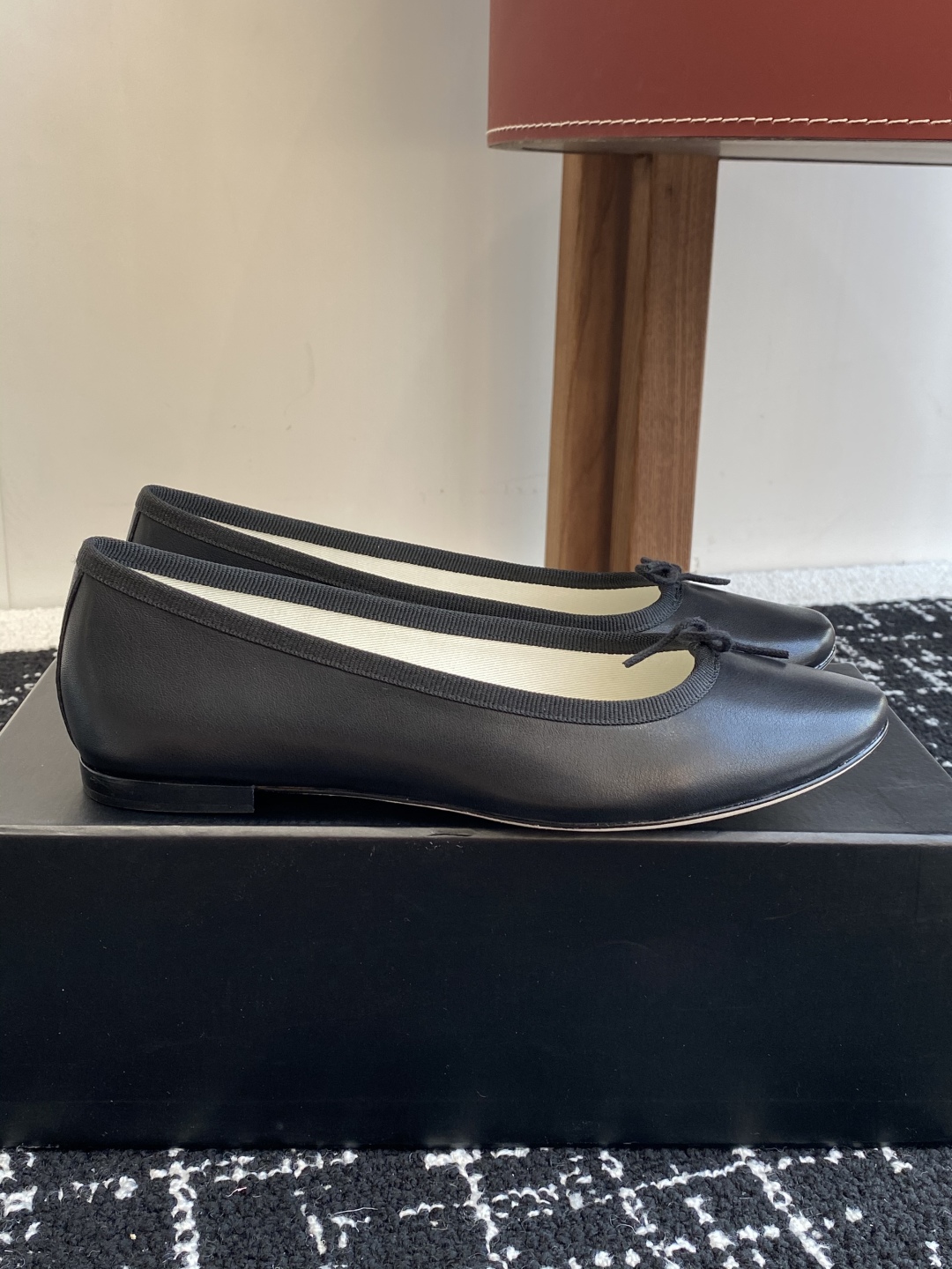 代购级
Repetto 25ss 春夏 平底芭蕾舞鞋 单鞋

鞋头和鞋垫里面 上脚脚感舒适显瘦 配啥啥好