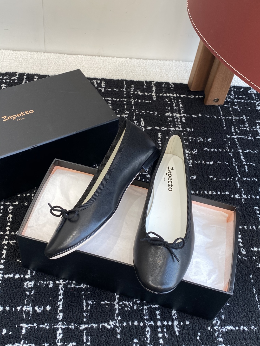 代购级
Repetto 25ss 春夏 平底芭蕾舞鞋 单鞋

鞋头和鞋垫里面 上脚脚感舒适显瘦 配啥啥好