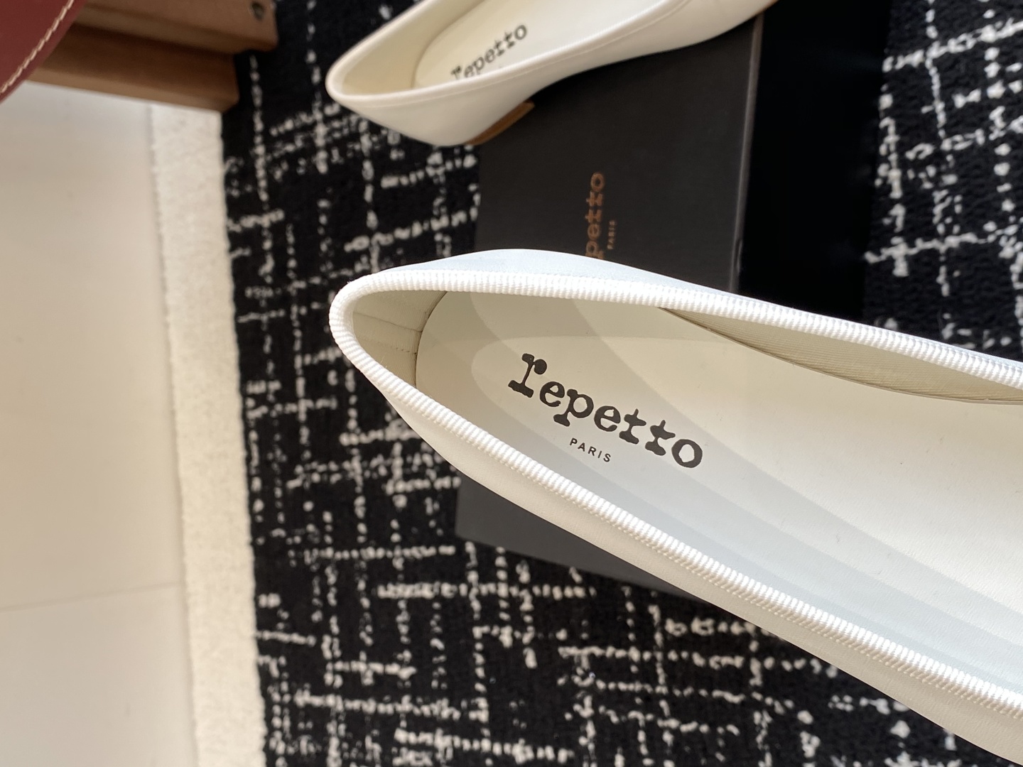代购级
Repetto 25ss 春夏 平底芭蕾舞鞋 单鞋

鞋头和鞋垫里面 上脚脚感舒适显瘦 配啥啥好