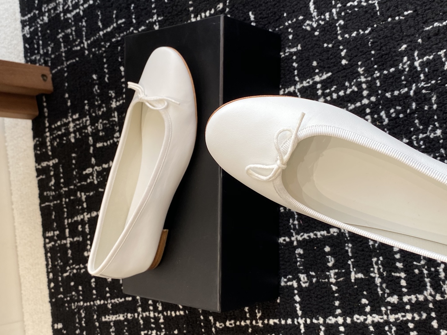 代购级
Repetto 25ss 春夏 平底芭蕾舞鞋 单鞋

鞋头和鞋垫里面 上脚脚感舒适显瘦 配啥啥好