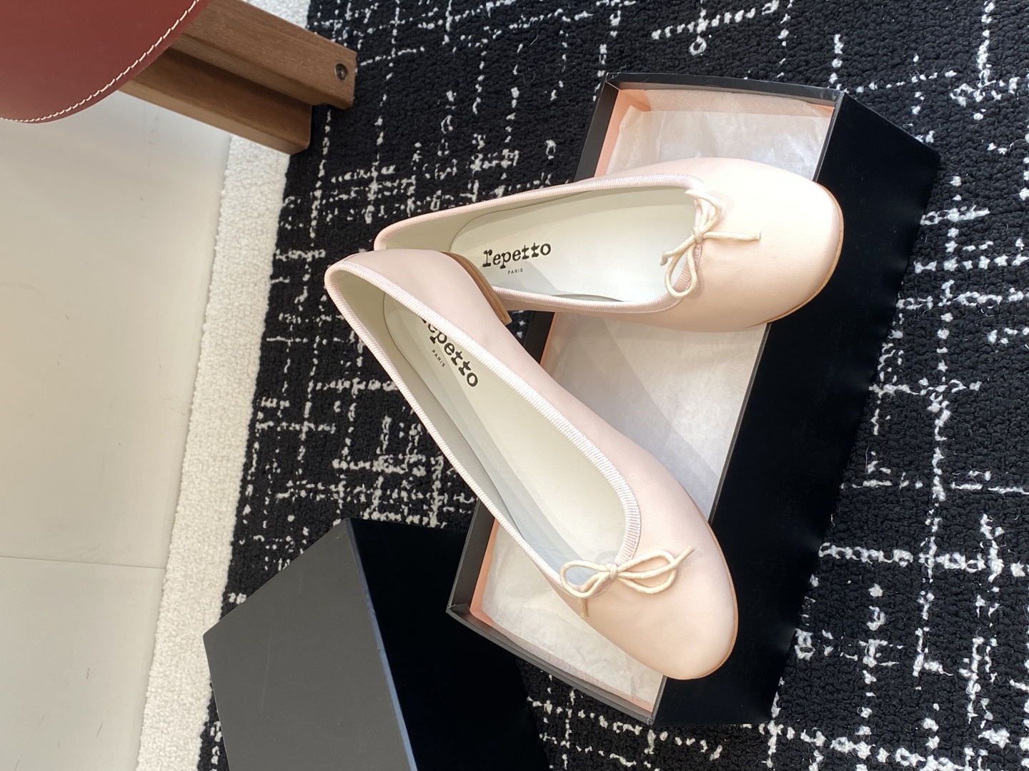代购级
Repetto 25ss 春夏 平底芭蕾舞鞋 单鞋

鞋头和鞋垫里面 上脚脚感舒适显瘦 配啥啥好