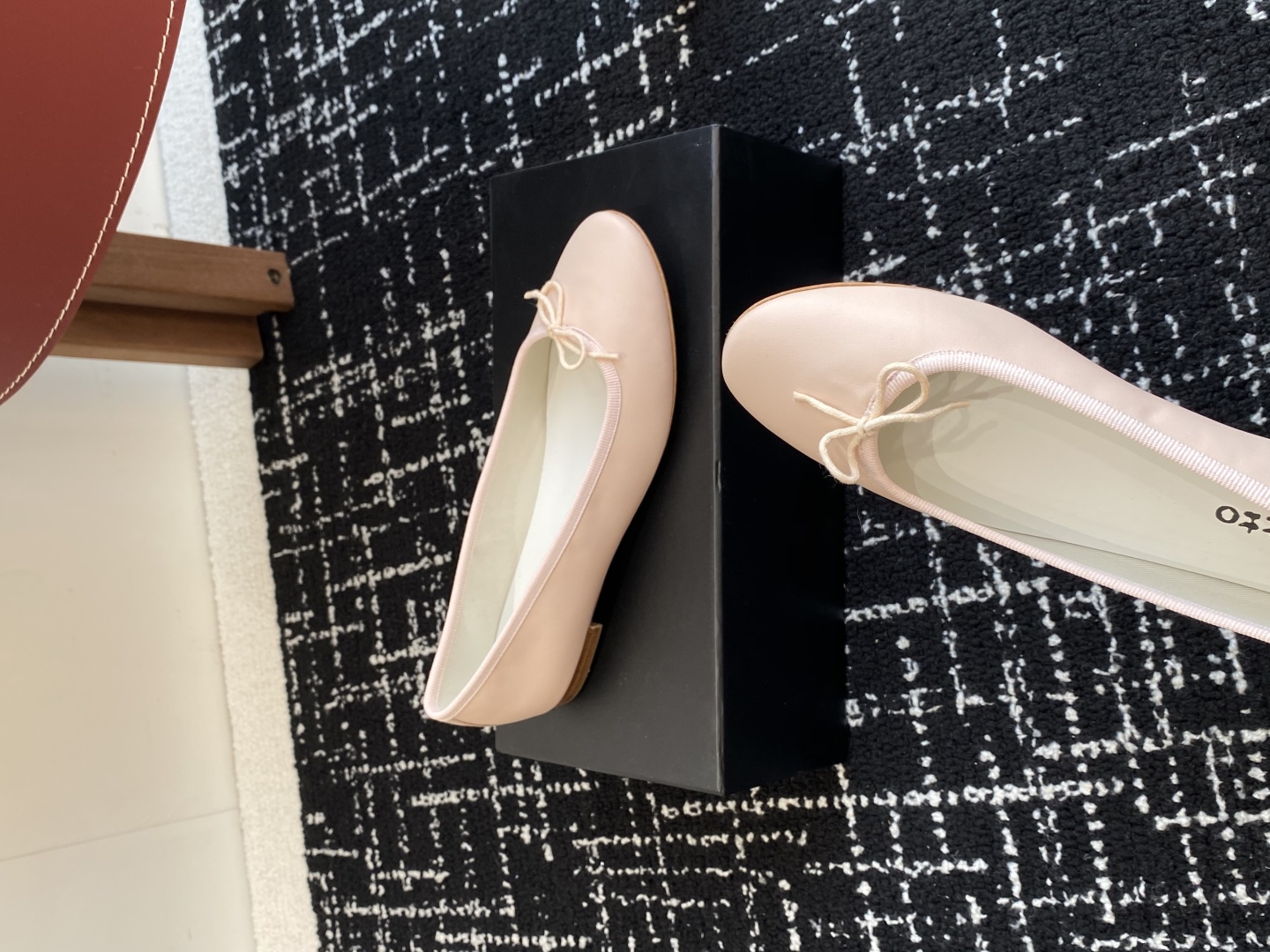 代购级
Repetto 25ss 春夏 平底芭蕾舞鞋 单鞋

鞋头和鞋垫里面 上脚脚感舒适显瘦 配啥啥好