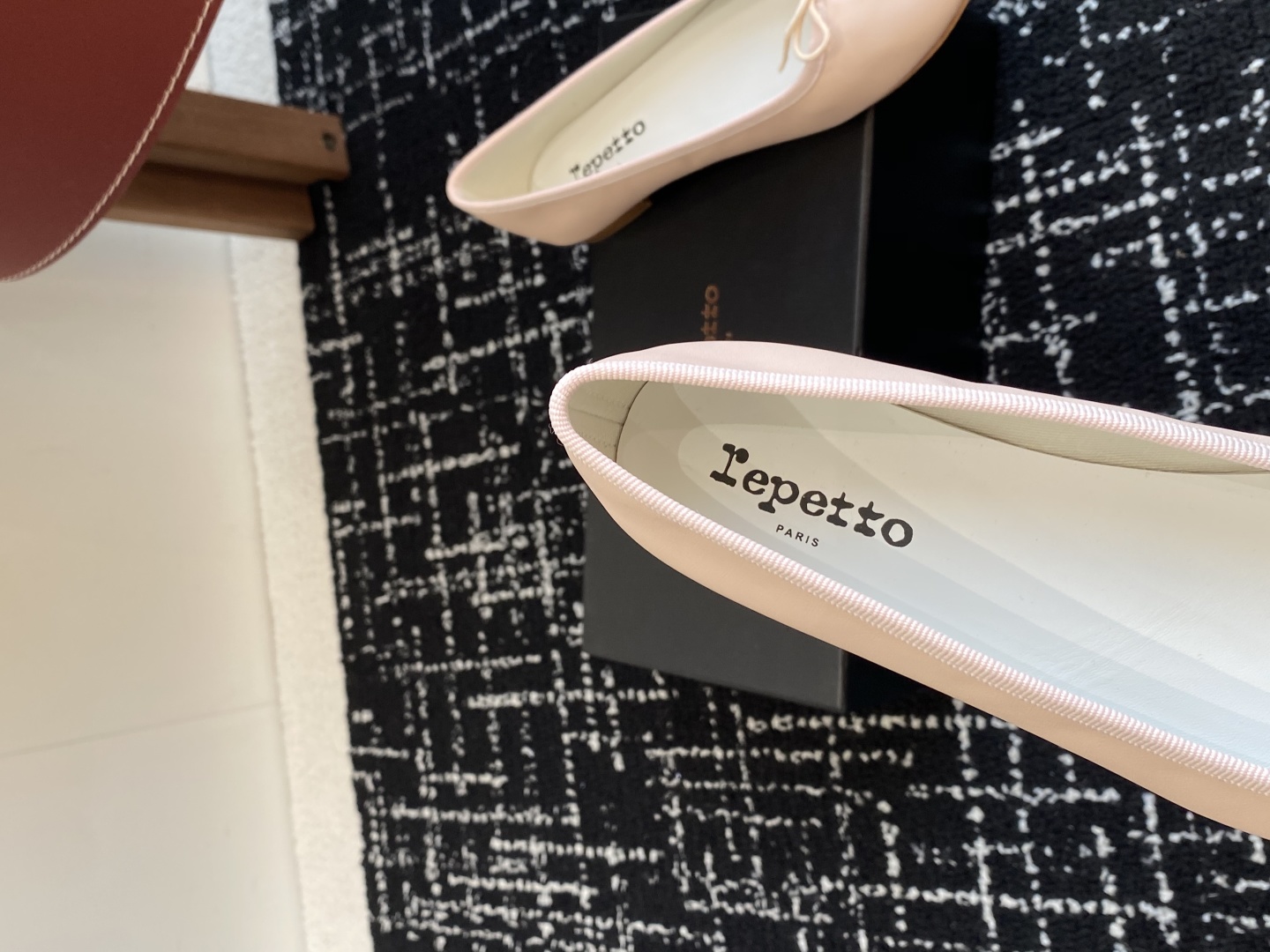 代购级
Repetto 25ss 春夏 平底芭蕾舞鞋 单鞋

鞋头和鞋垫里面 上脚脚感舒适显瘦 配啥啥好