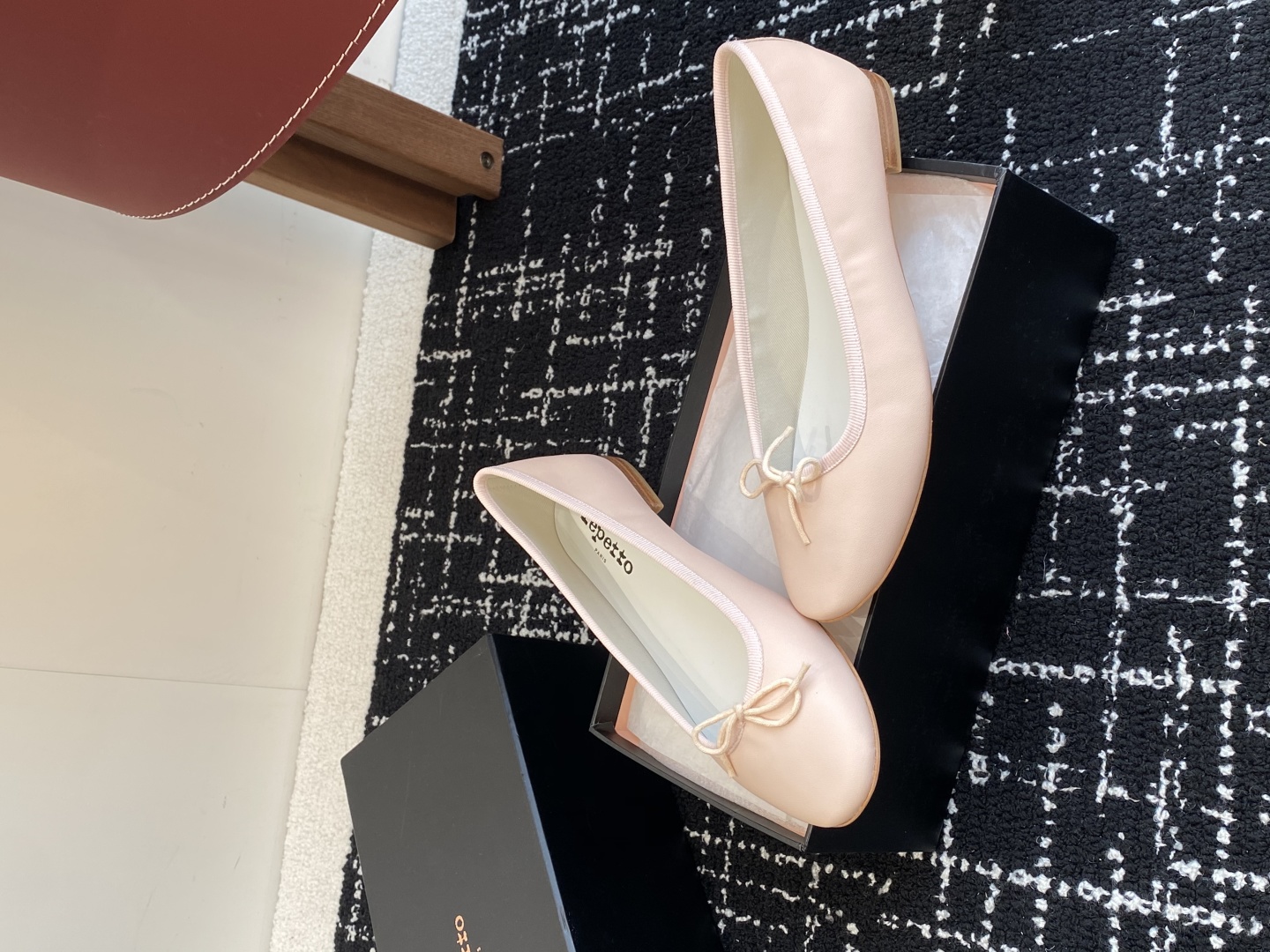 代购级
Repetto 25ss 春夏 平底芭蕾舞鞋 单鞋

鞋头和鞋垫里面 上脚脚感舒适显瘦 配啥啥好